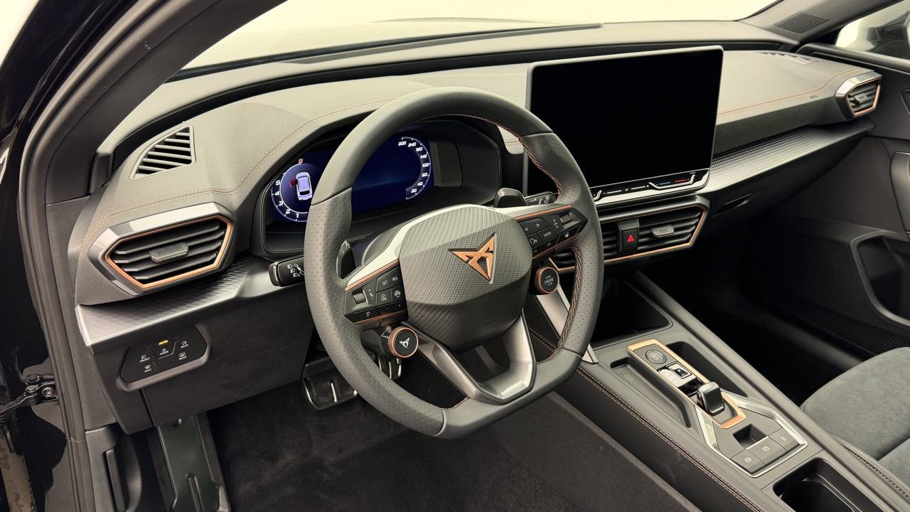 CUPRA LEON ST 1.5 e-HYBRID pHEV VZ Black Edition-image-6