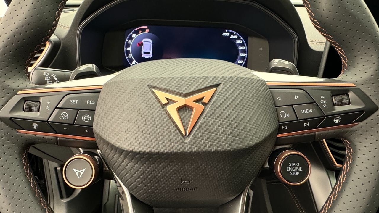 CUPRA LEON ST 1.5 e-HYBRID pHEV VZ Black Edition-image-9