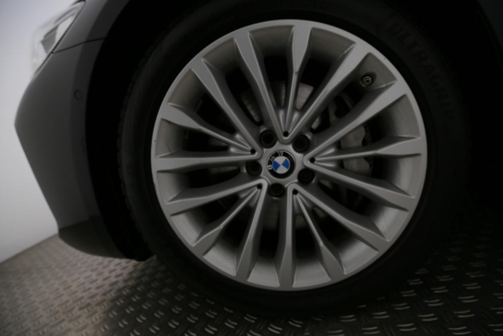 BMW 530d xDrive Touring-image-16