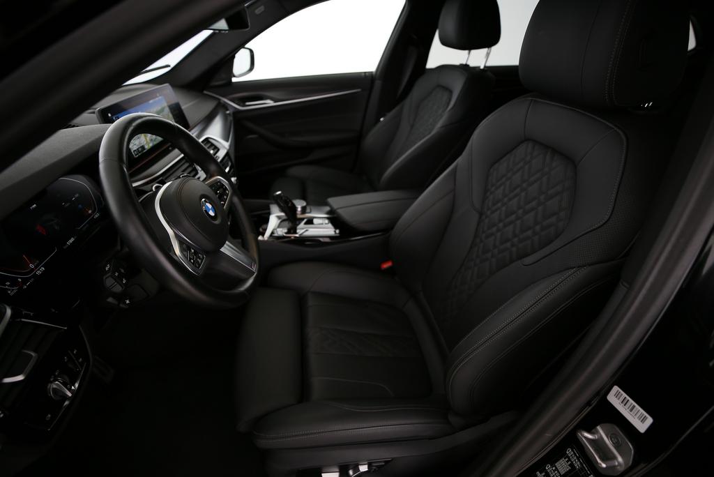 BMW 530d xDrive Touring-image-8