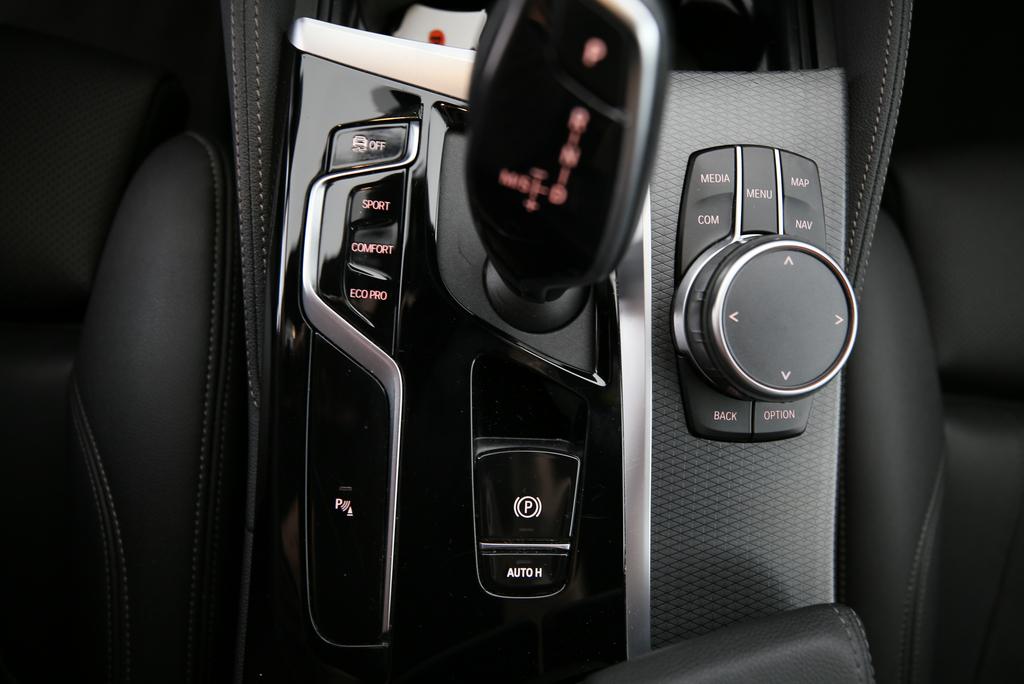BMW 530d xDrive Touring-image-10