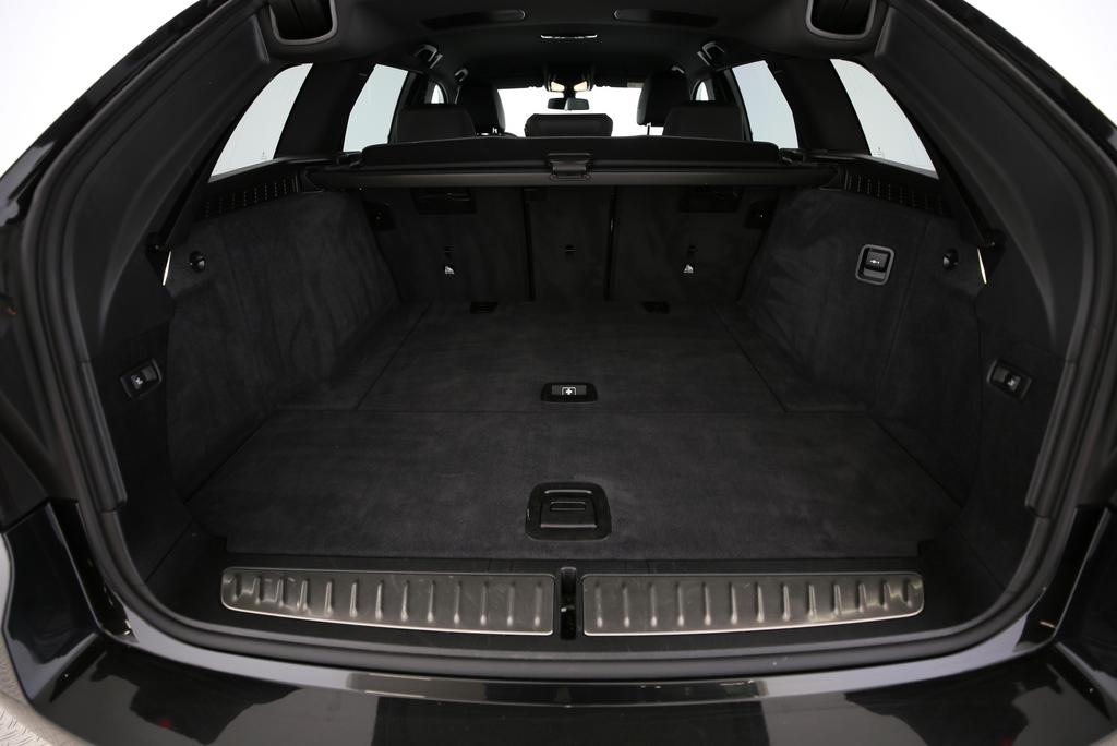 BMW 530d xDrive Touring-image-18