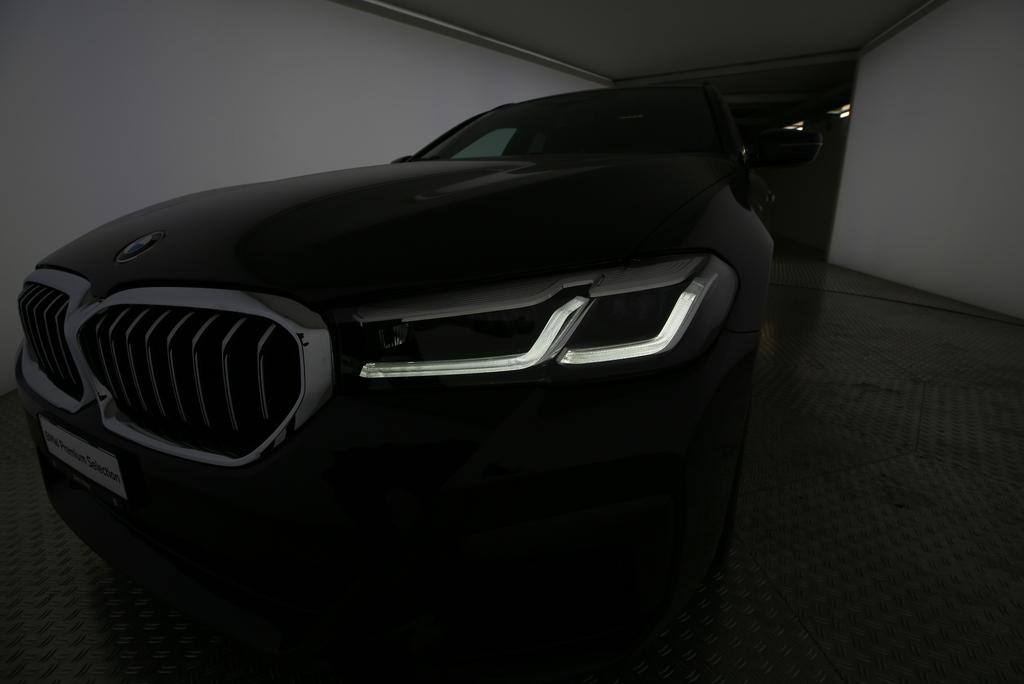 BMW 530d xDrive Touring-image-15
