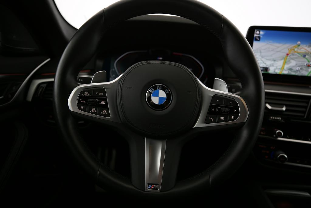 BMW 530d xDrive Touring-image-9