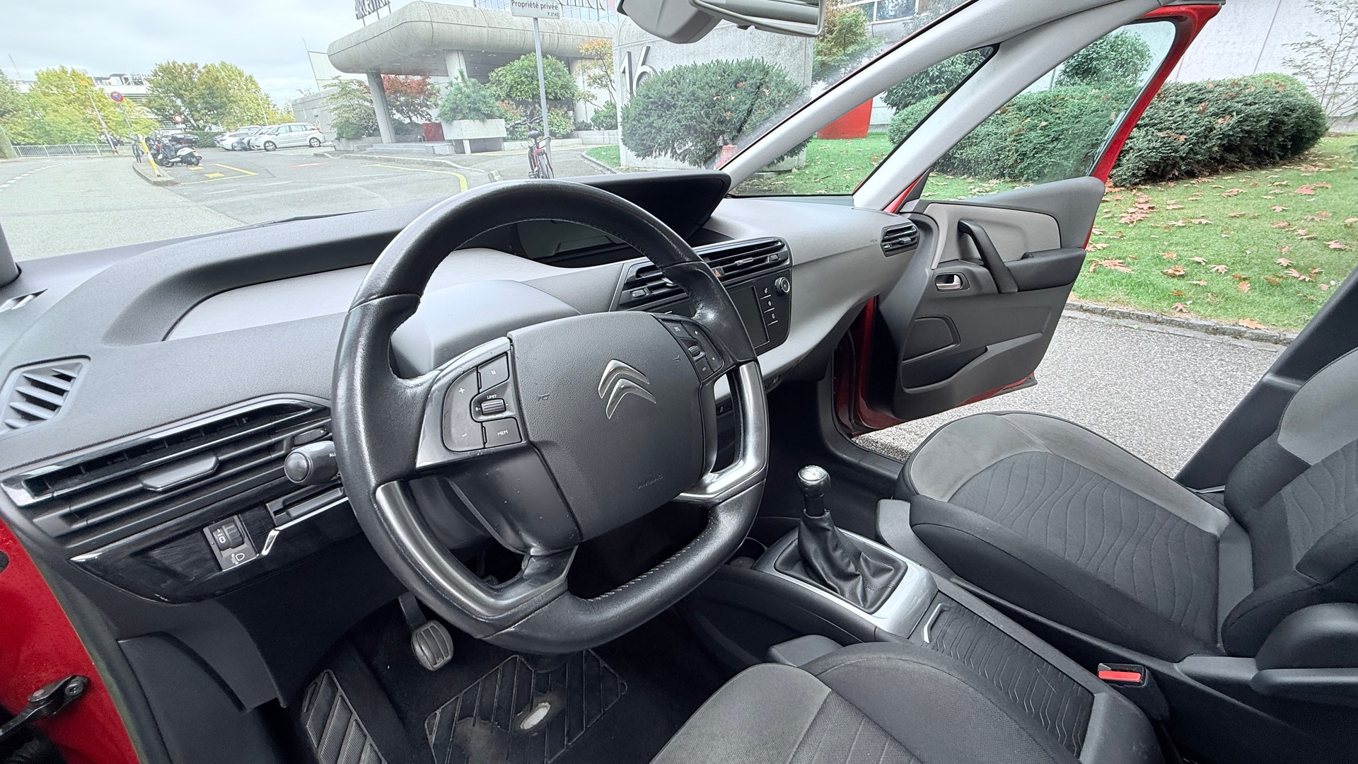 CITROEN C4 Picasso 1.6i 16V Attraction-image-13
