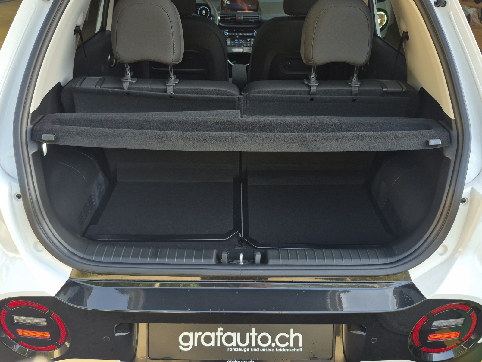HYUNDAI Inster 49 kWh Electric Vertex Sunroof-image-9