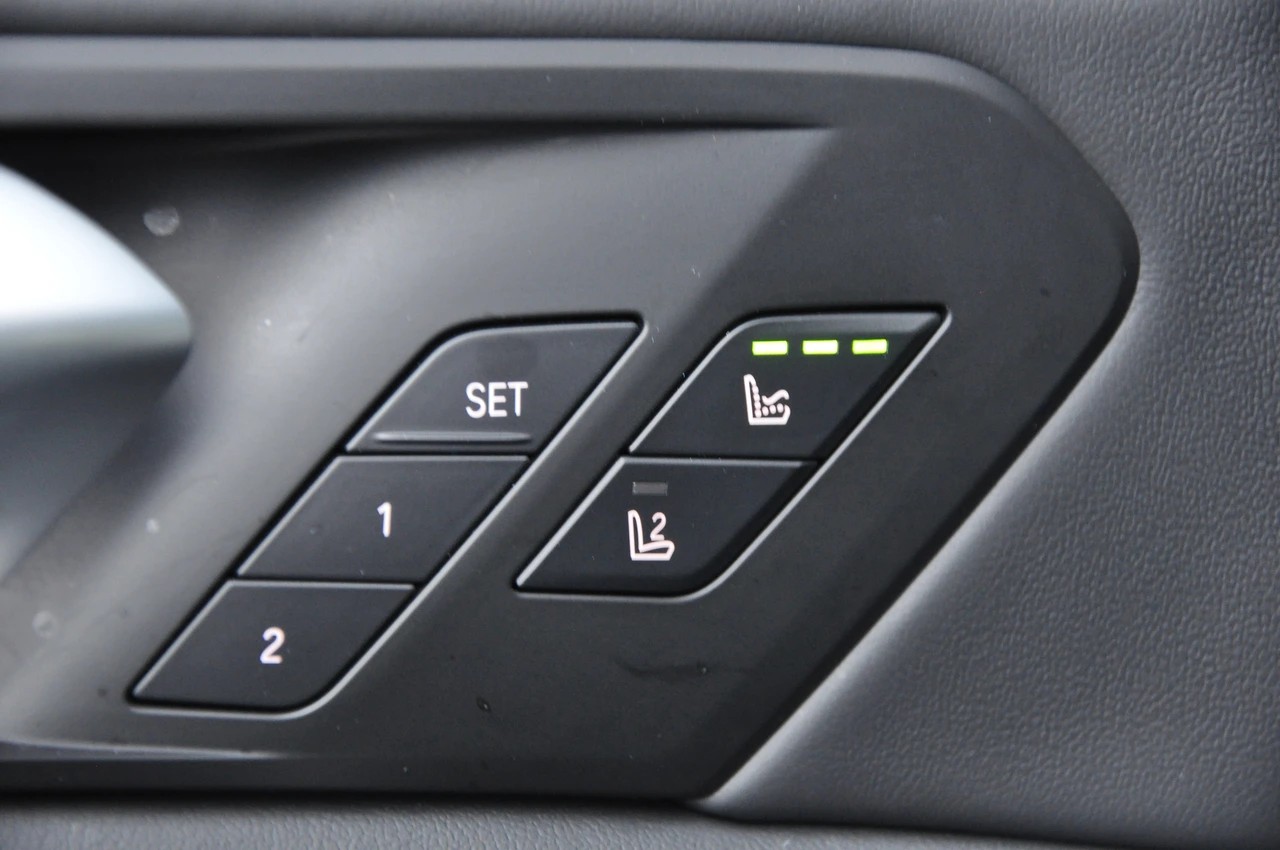 BMW X5 xDrive 48V M60i M Sport Pro Steptronic-image-19