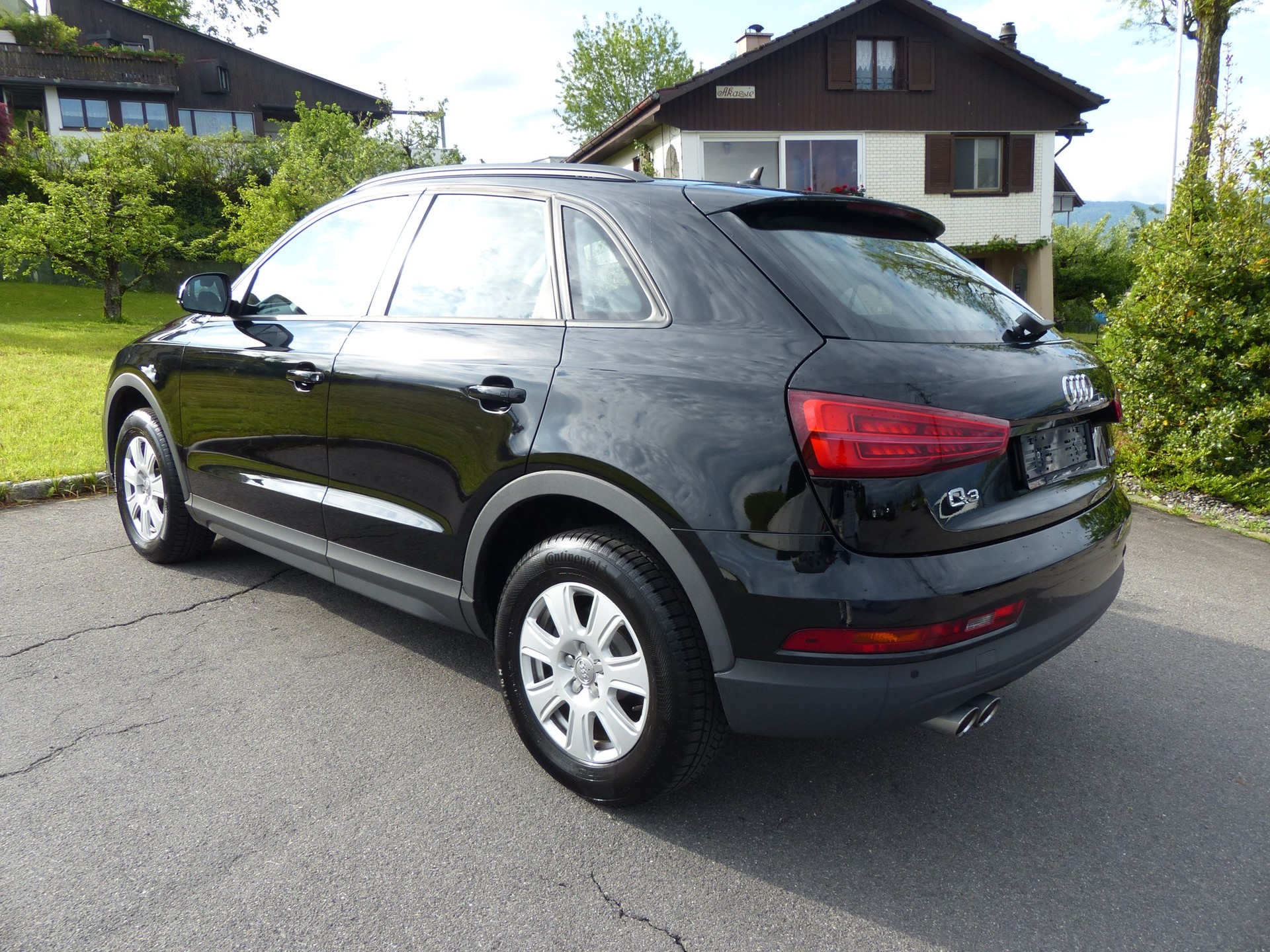AUDI Q3 2.0 TDI quattro S-tronic-image-2