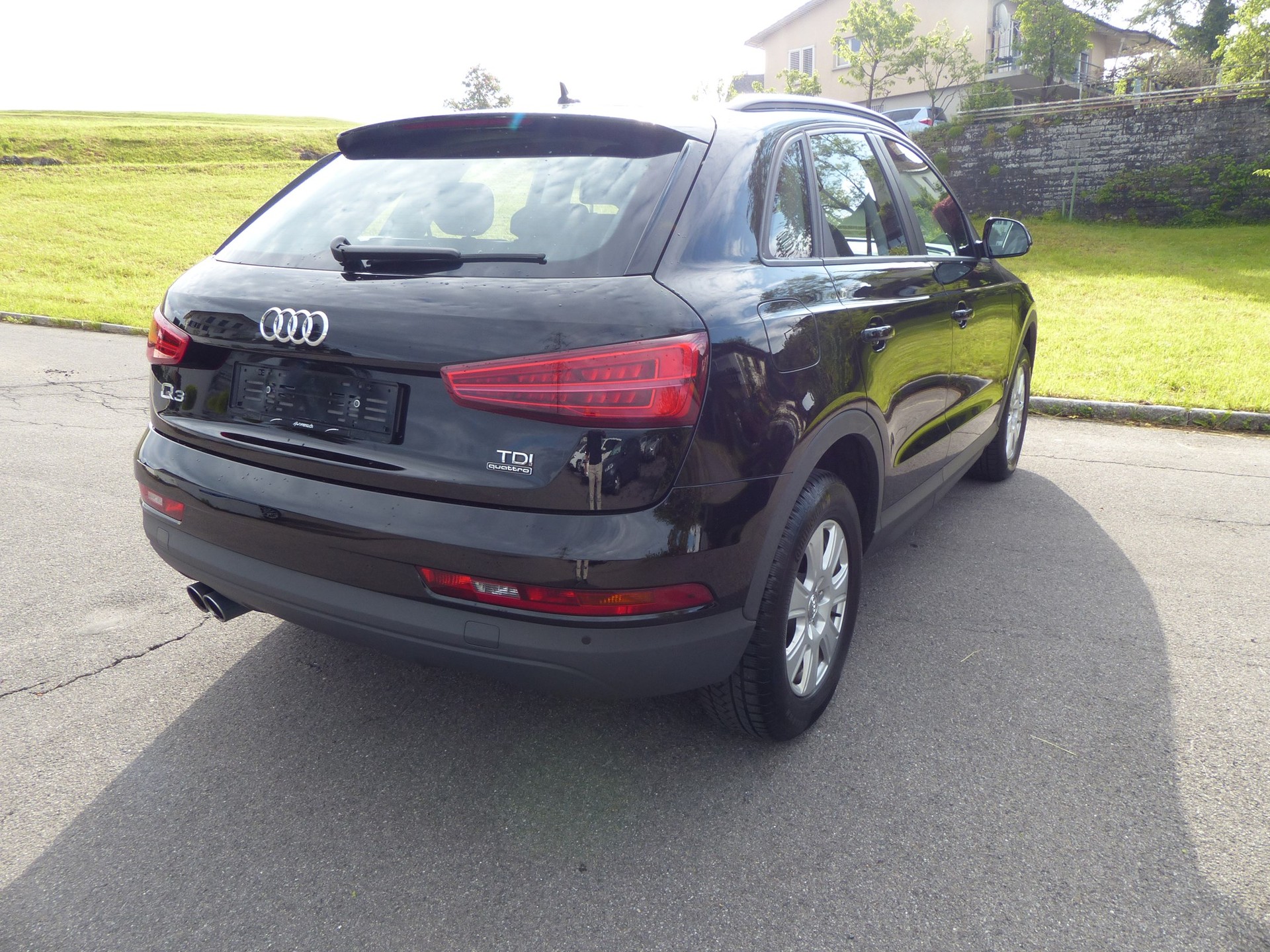 AUDI Q3 2.0 TDI quattro S-tronic-image-3