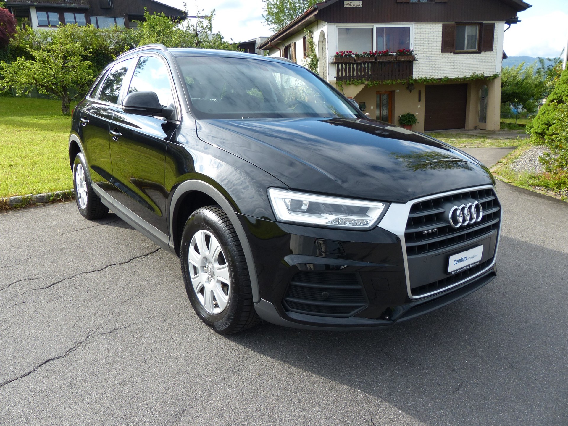 AUDI Q3 2.0 TDI quattro S-tronic-image-1