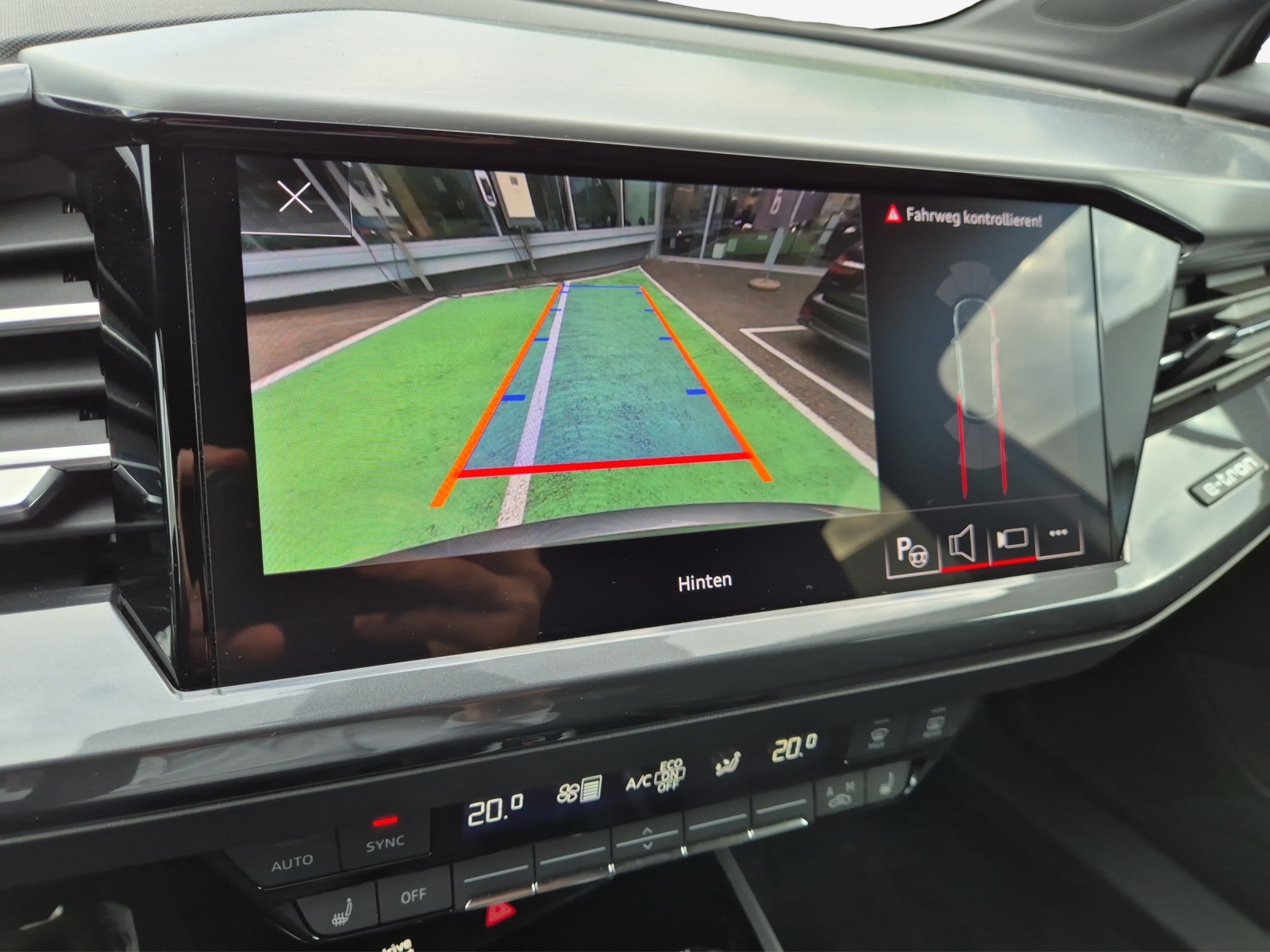 AUDI Q4 e-tron 45 quattro-image-11