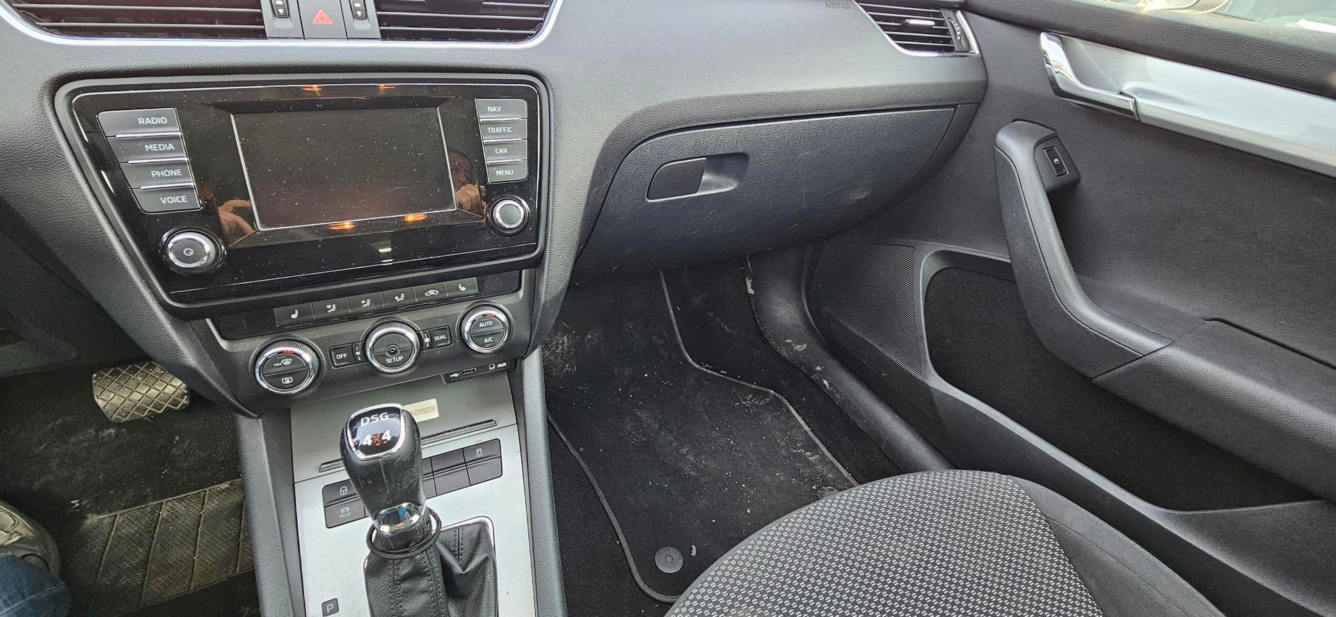 SKODA Octavia Combi 1.8 TSI Ambition 4x4 DSG-image-6