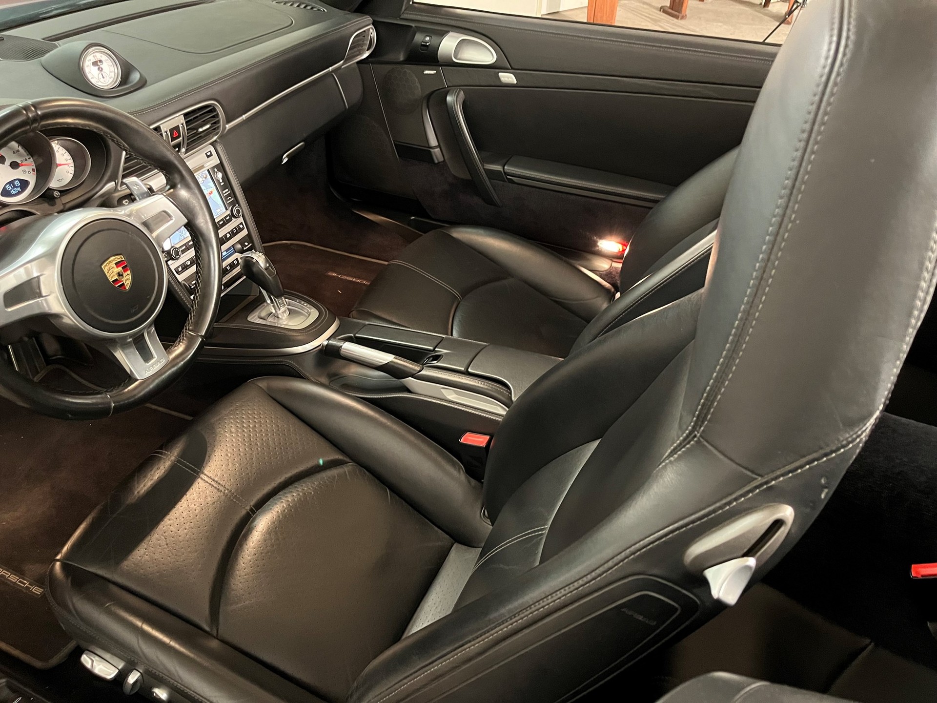 PORSCHE 911 Turbo Cabrio PDK (997)-image-10