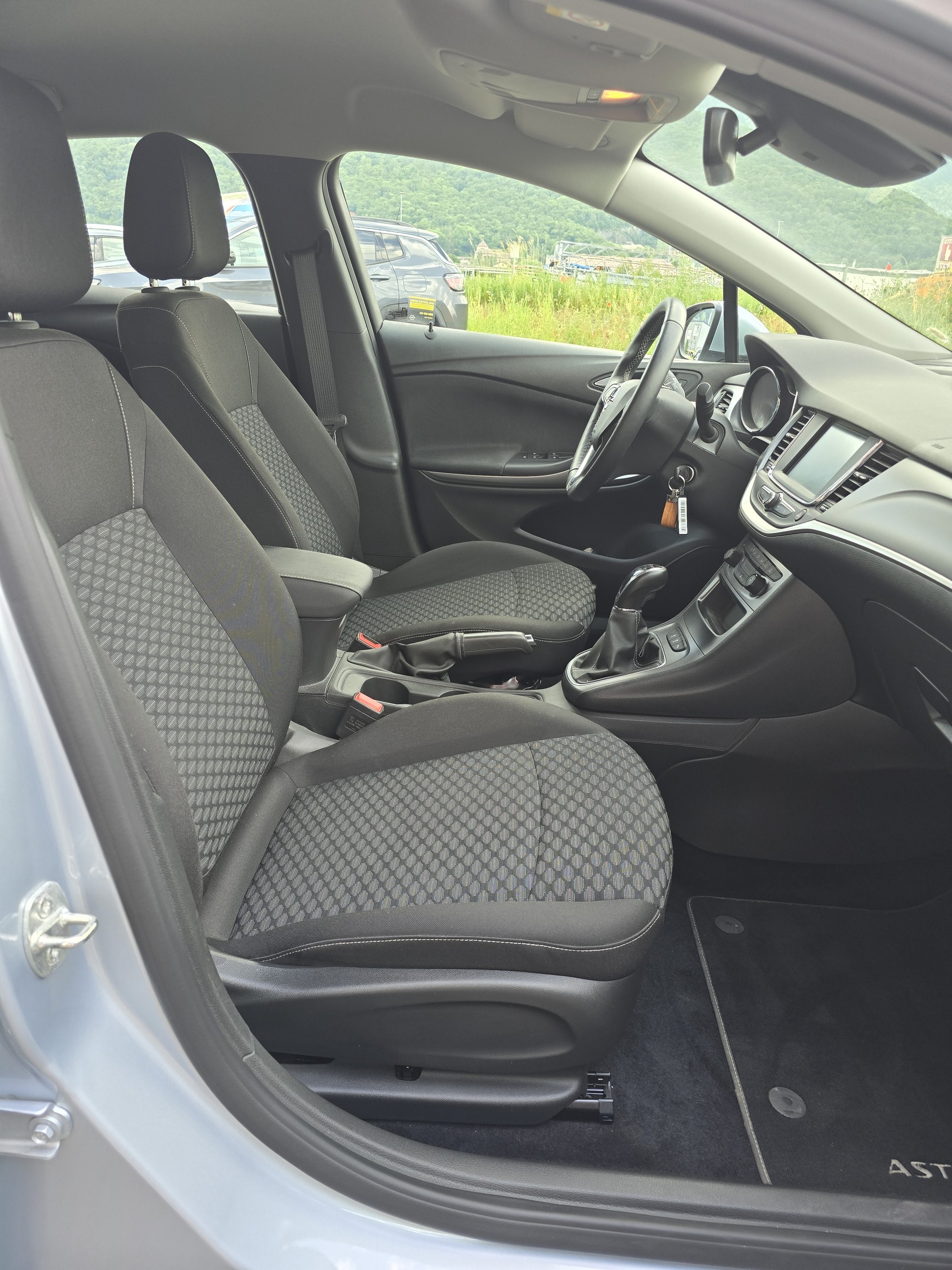 OPEL Astra 1.2i Turbo Edition-image-13