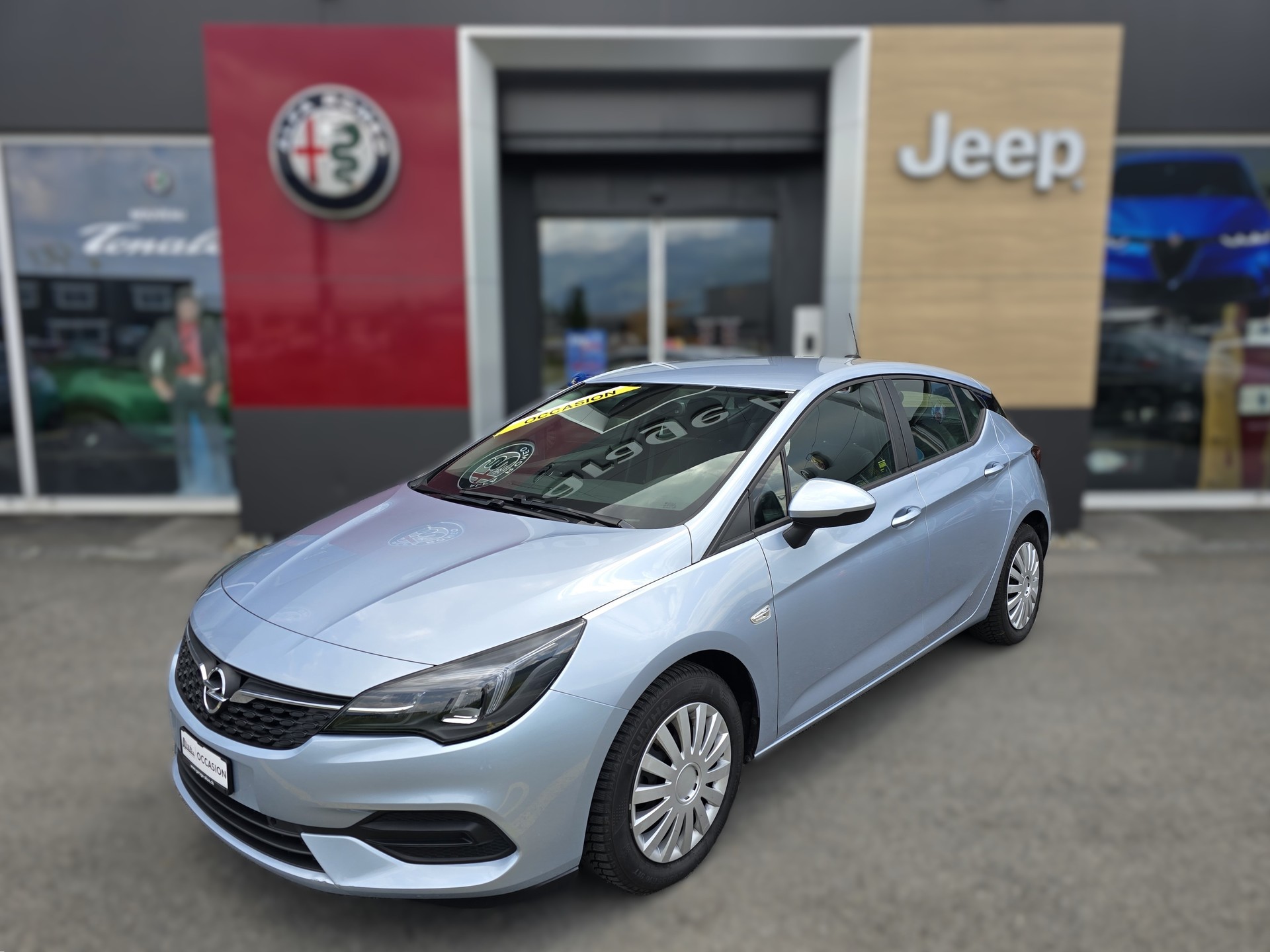 OPEL Astra 1.2i Turbo Edition-image-1