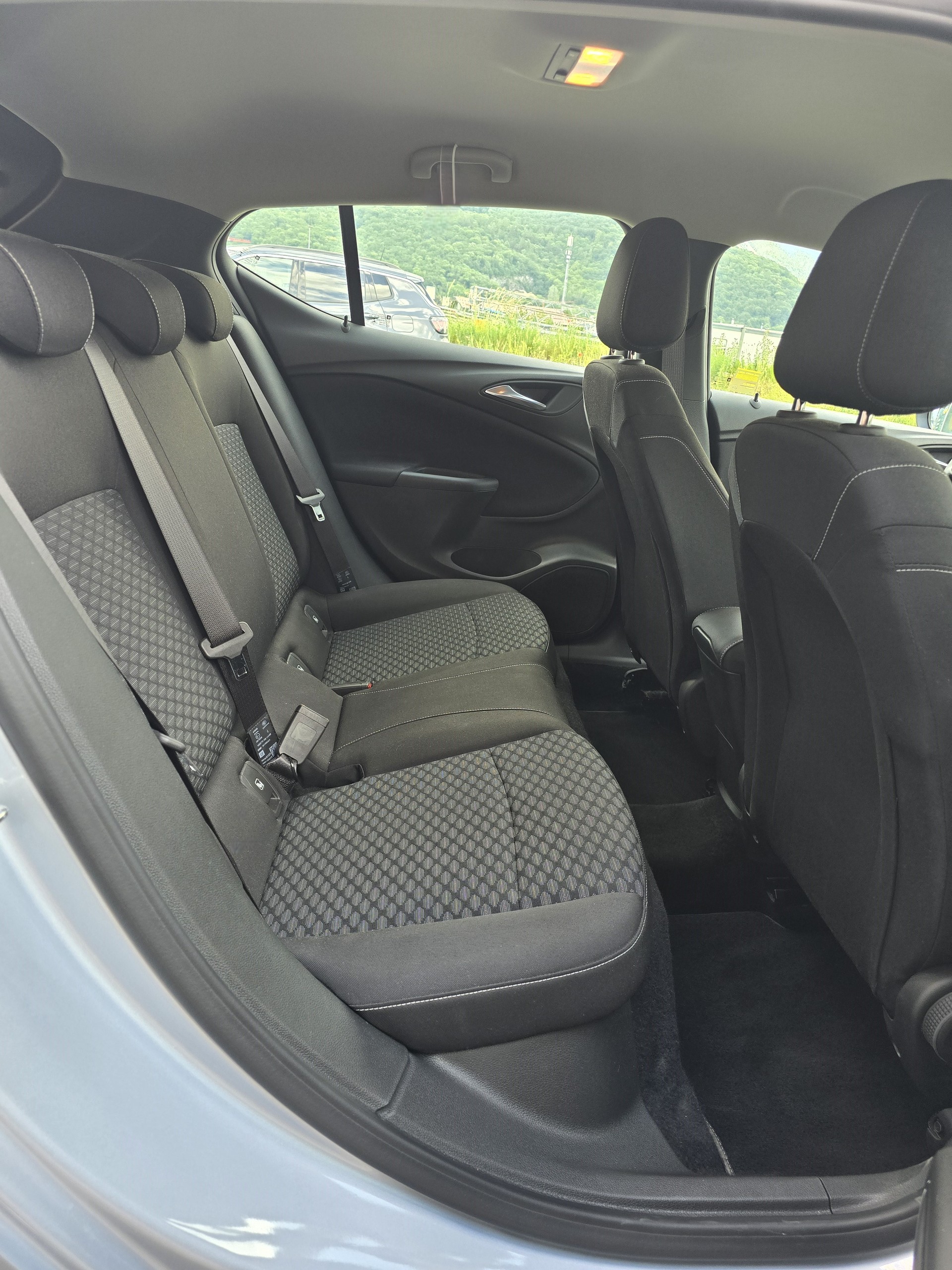 OPEL Astra 1.2i Turbo Edition-image-15