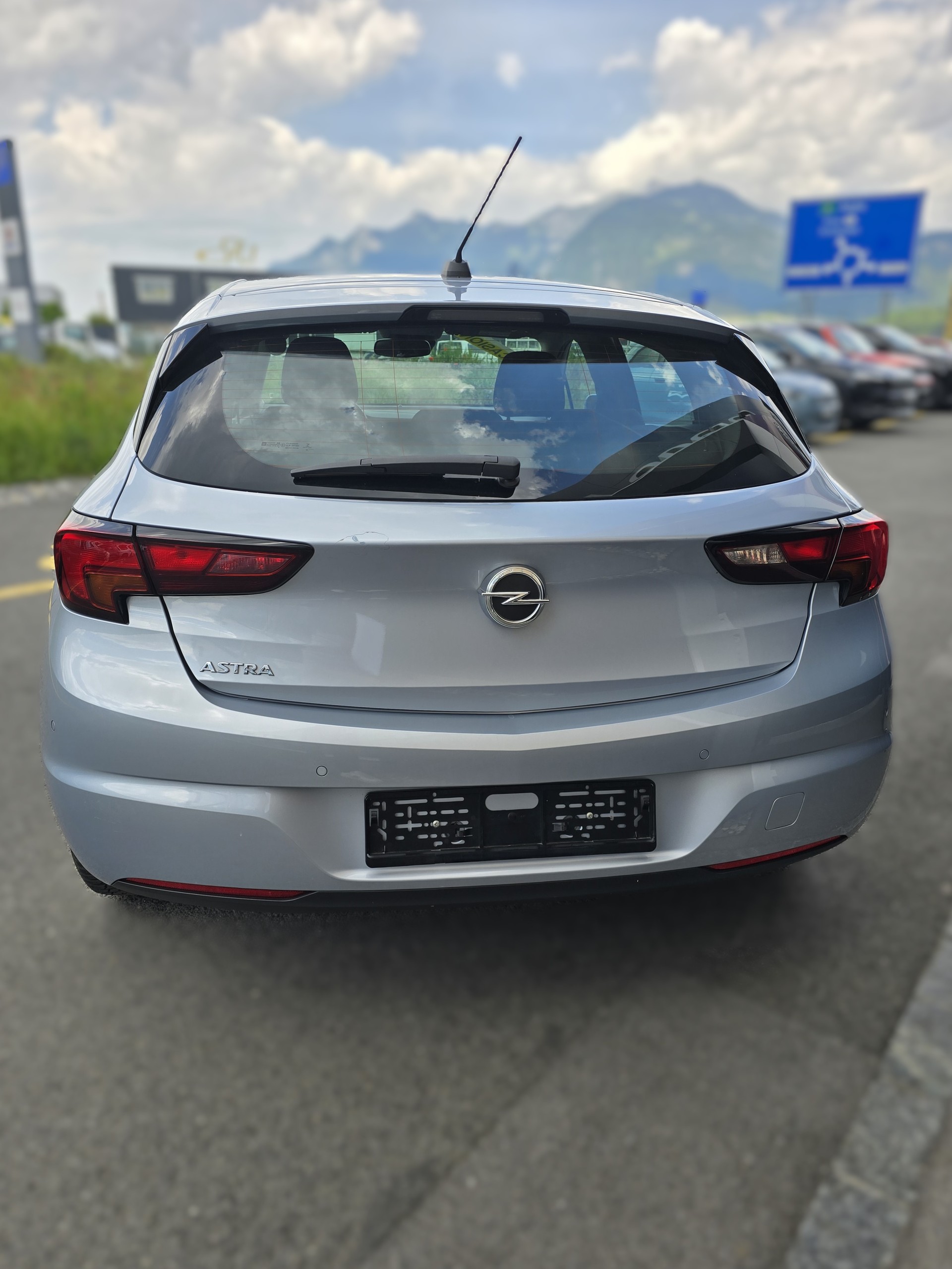 OPEL Astra 1.2i Turbo Edition-image-4