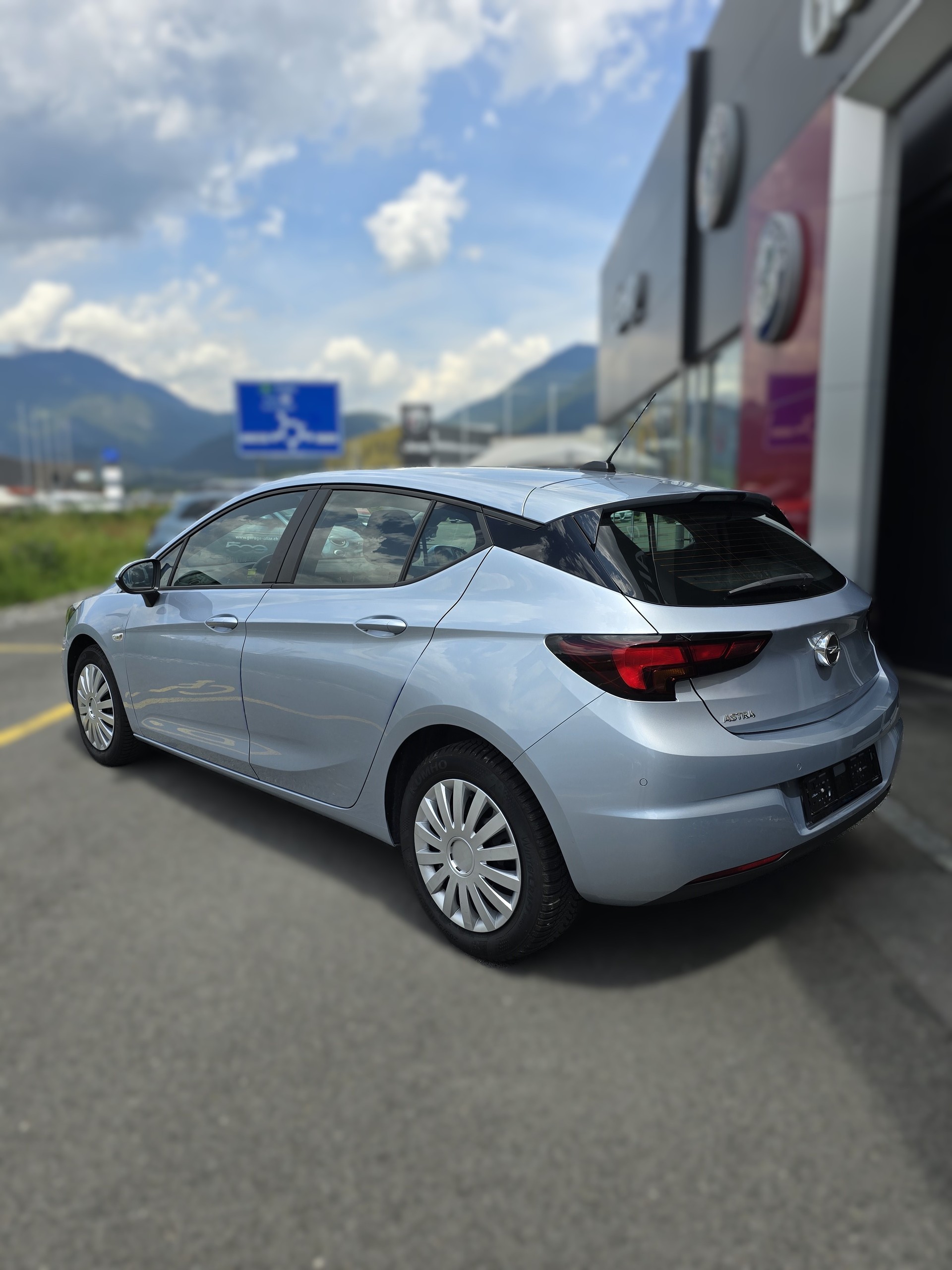 OPEL Astra 1.2i Turbo Edition-image-3
