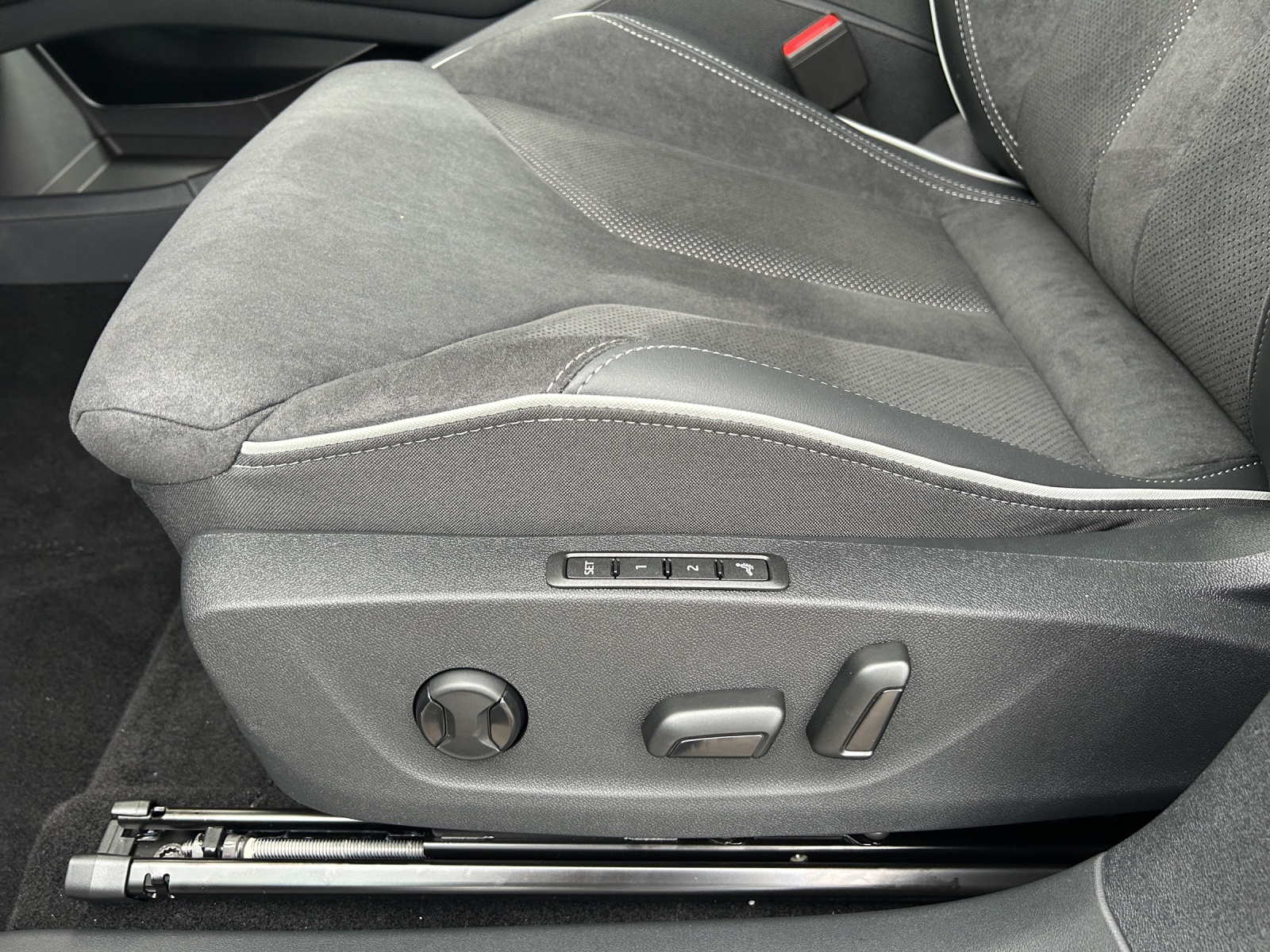 SKODA Enyaq 85x Sportline 4x4-image-9