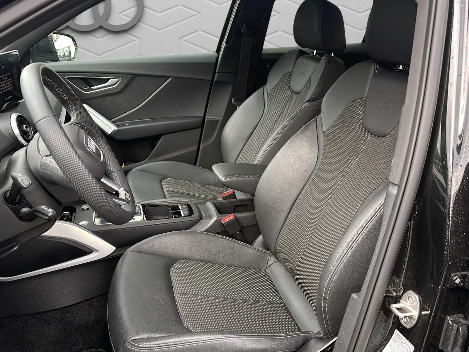 AUDI Q2 35 TFSI S line S-tronic-image-7