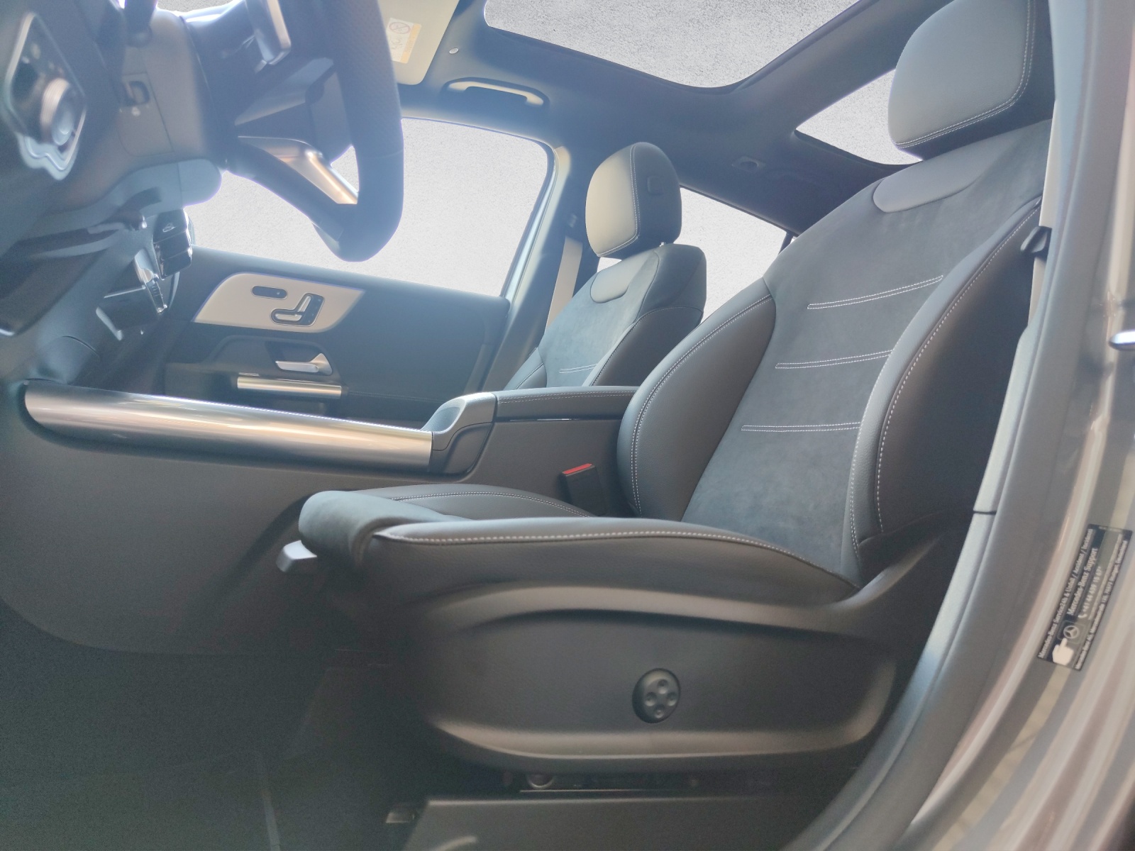 MERCEDES-BENZ GLA 200 AMG Line Night Star-image-9