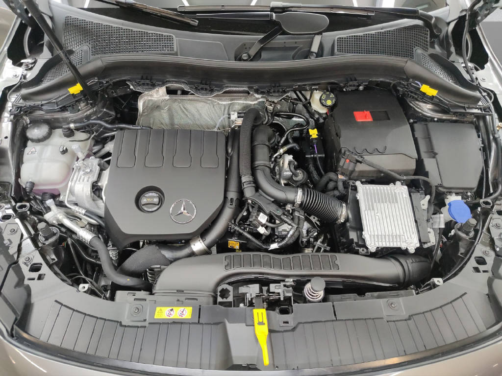 MERCEDES-BENZ GLA 200 AMG Line Night Star-image-9