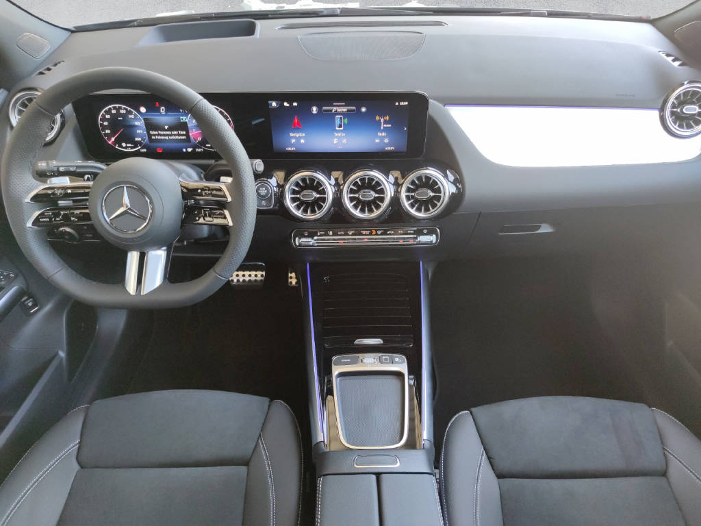 MERCEDES-BENZ GLA 200 AMG Line Night Star-image-14
