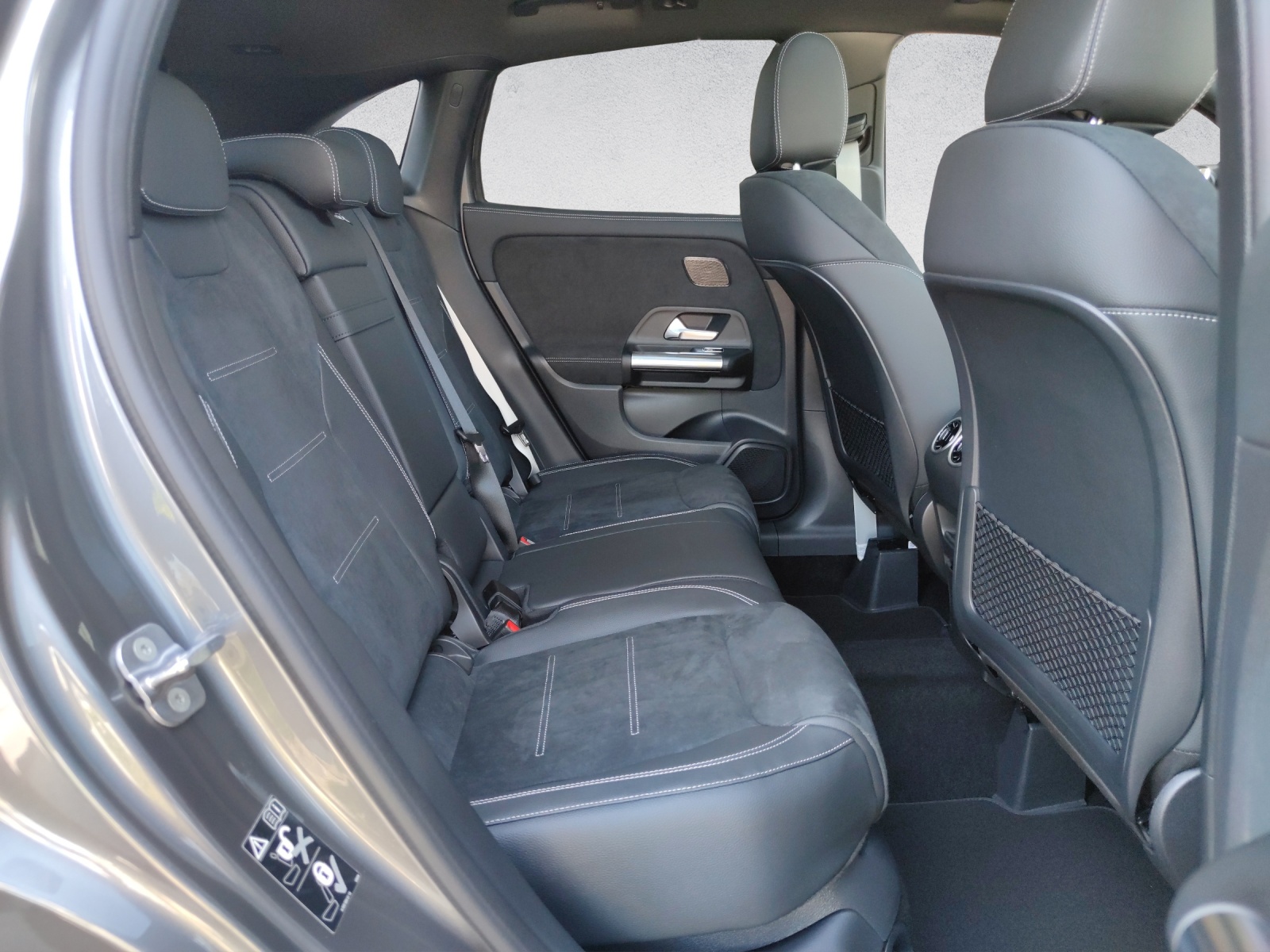 MERCEDES-BENZ GLA 200 AMG Line Night Star-image-12