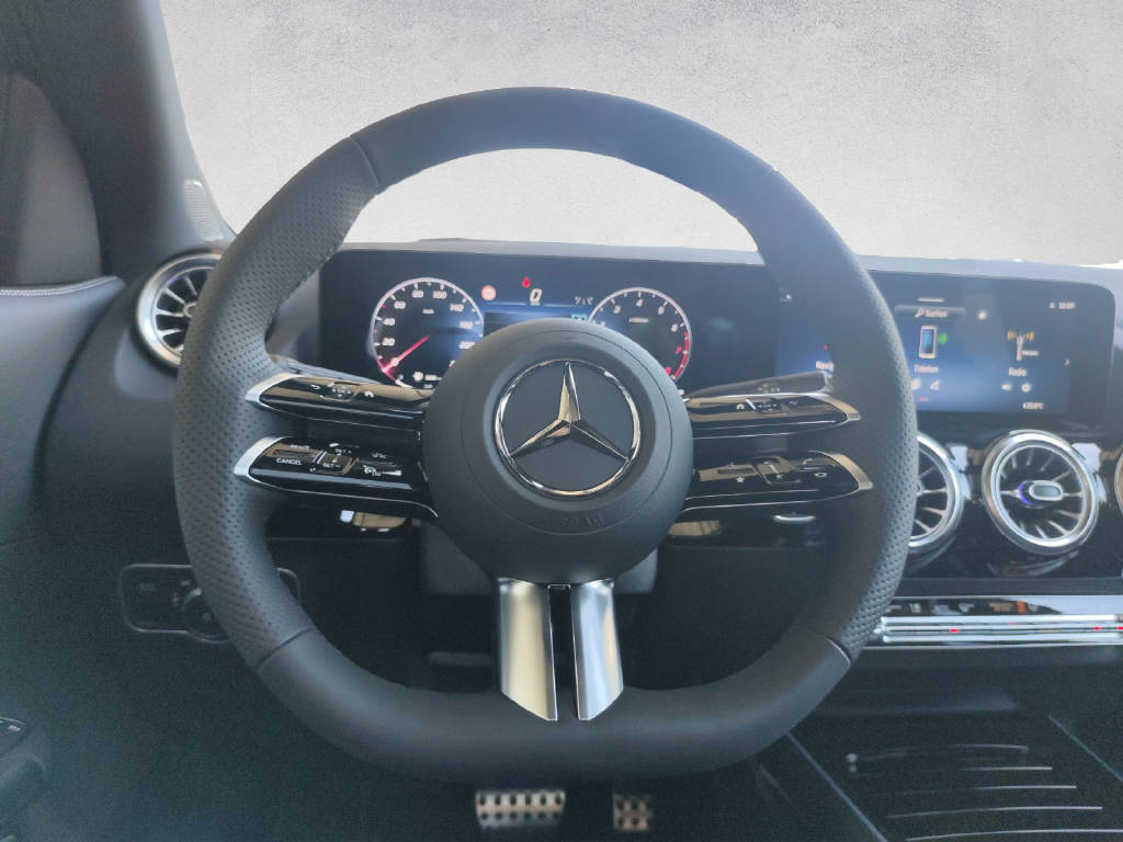 MERCEDES-BENZ GLA 200 AMG Line Night Star-image-12