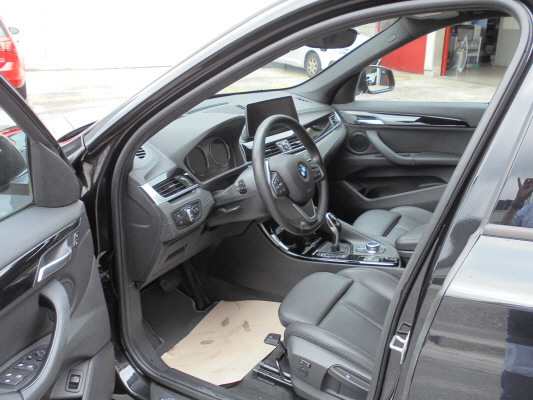 BMW X1 xDrive 18d Sport Line-image-3