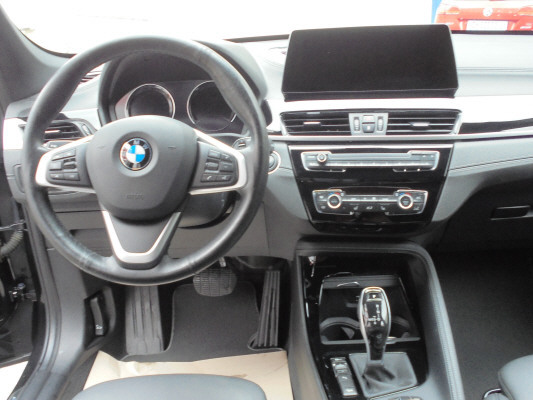 BMW X1 xDrive 18d Sport Line-image-4