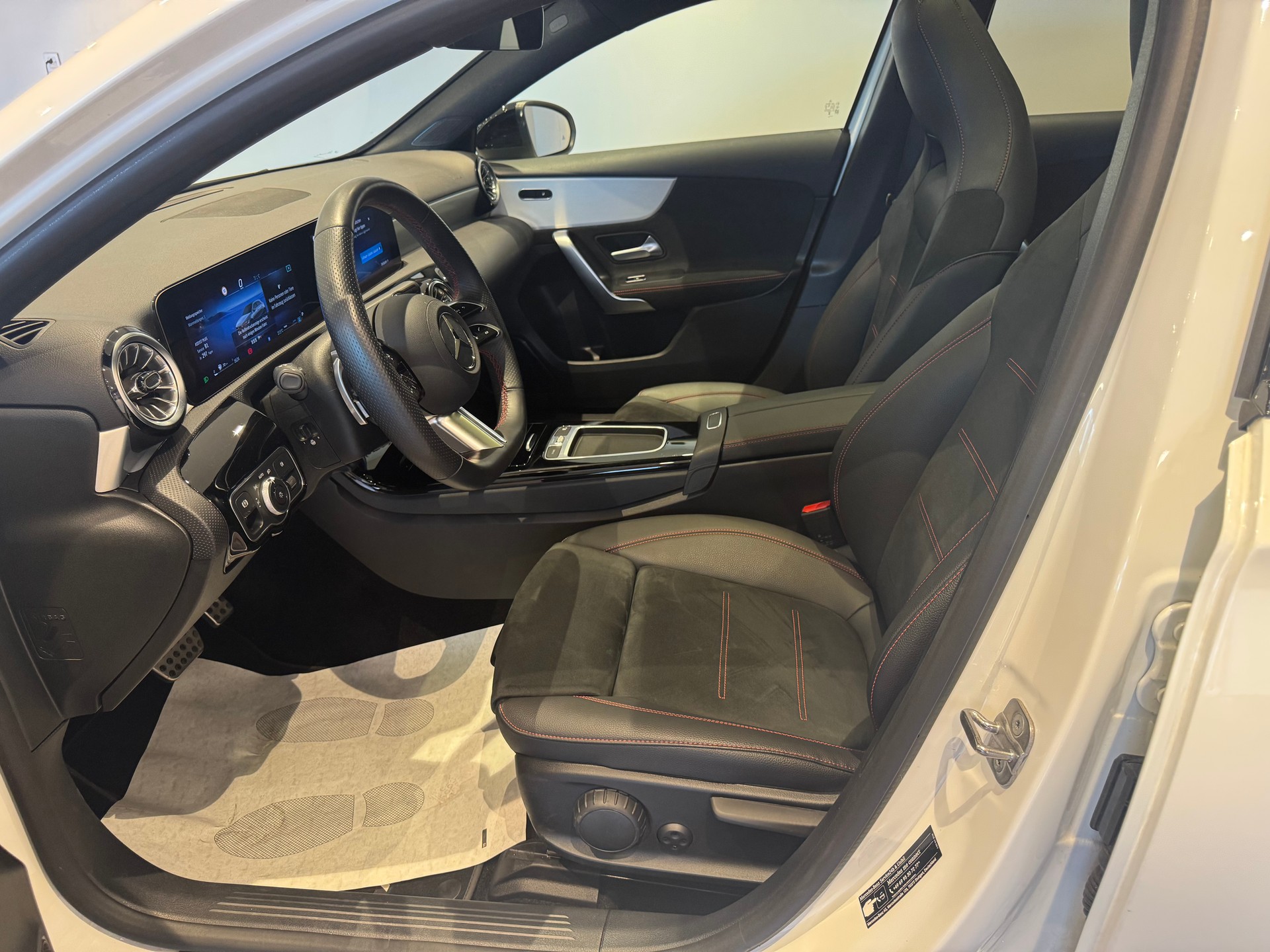 MERCEDES-BENZ A 250 AMG Line 4m-image-11