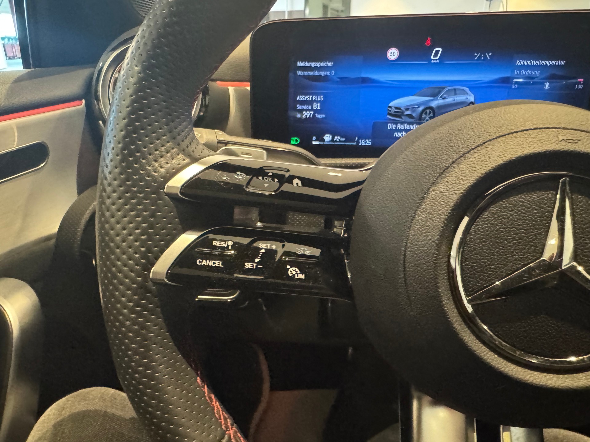 MERCEDES-BENZ A 250 AMG Line 4m-image-16