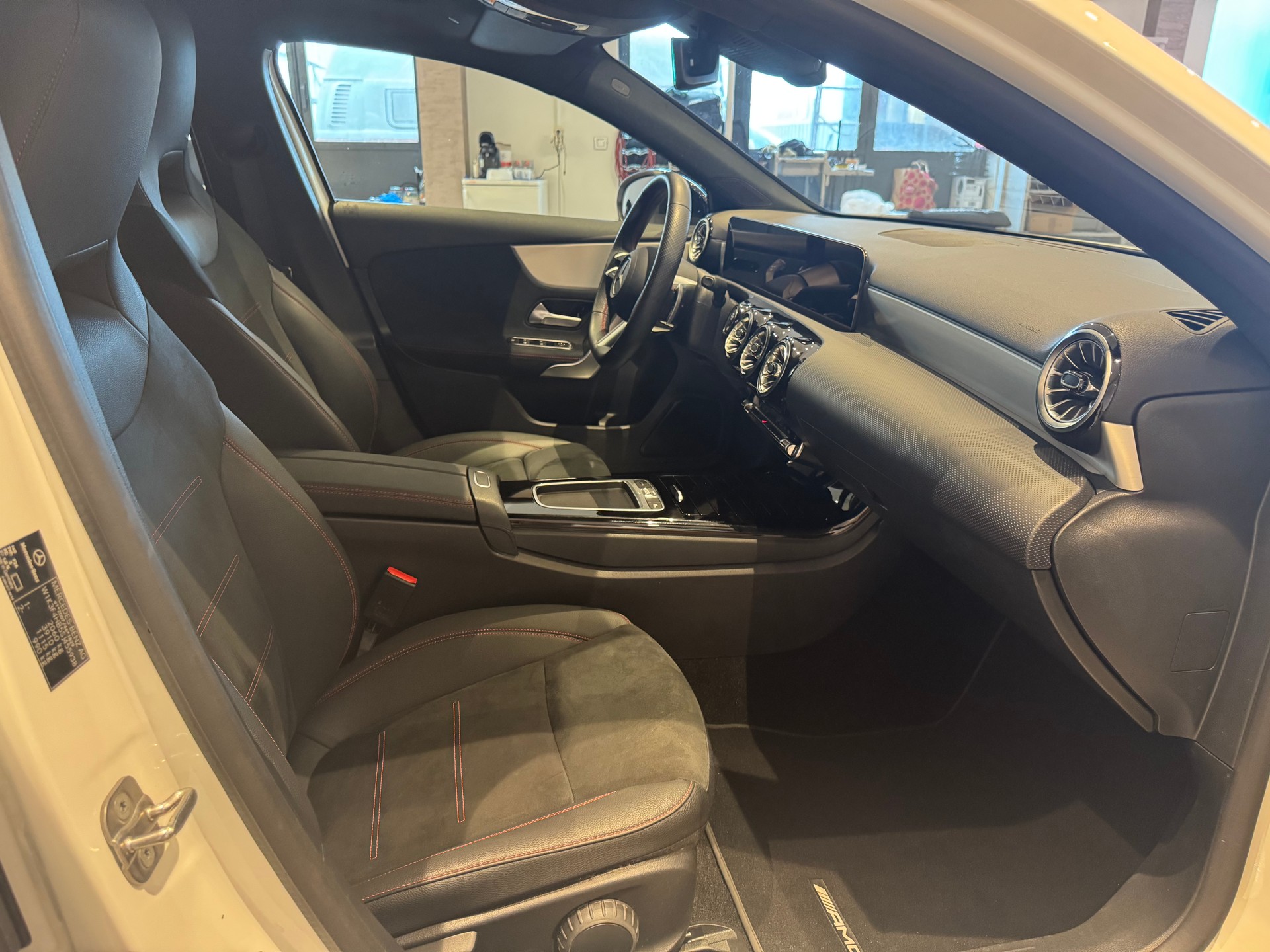 MERCEDES-BENZ A 250 AMG Line 4m-image-6