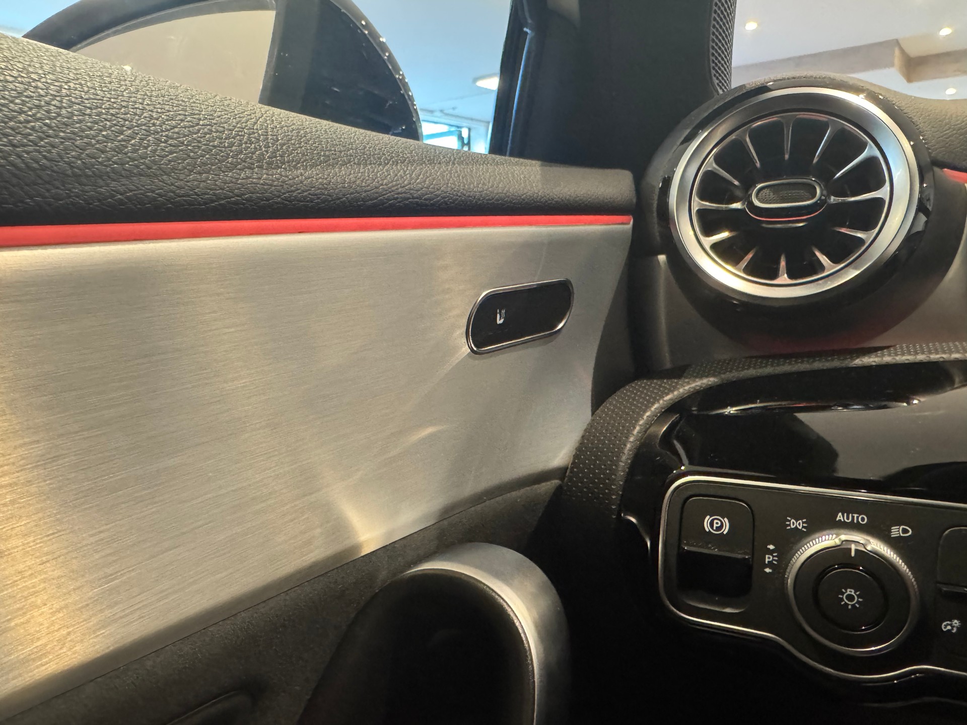 MERCEDES-BENZ A 250 AMG Line 4m-image-17