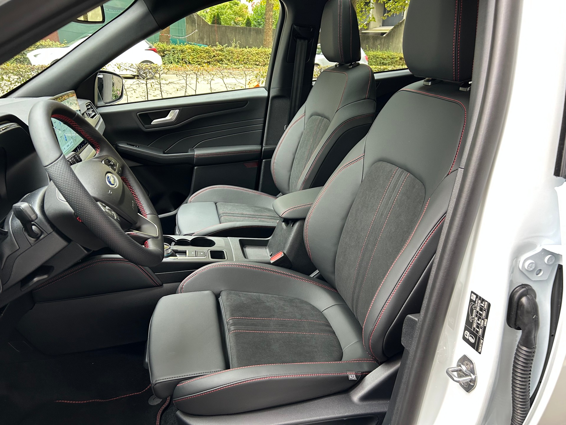 FORD Kuga 2.5 PHEV ST-Line X FWD-image-6