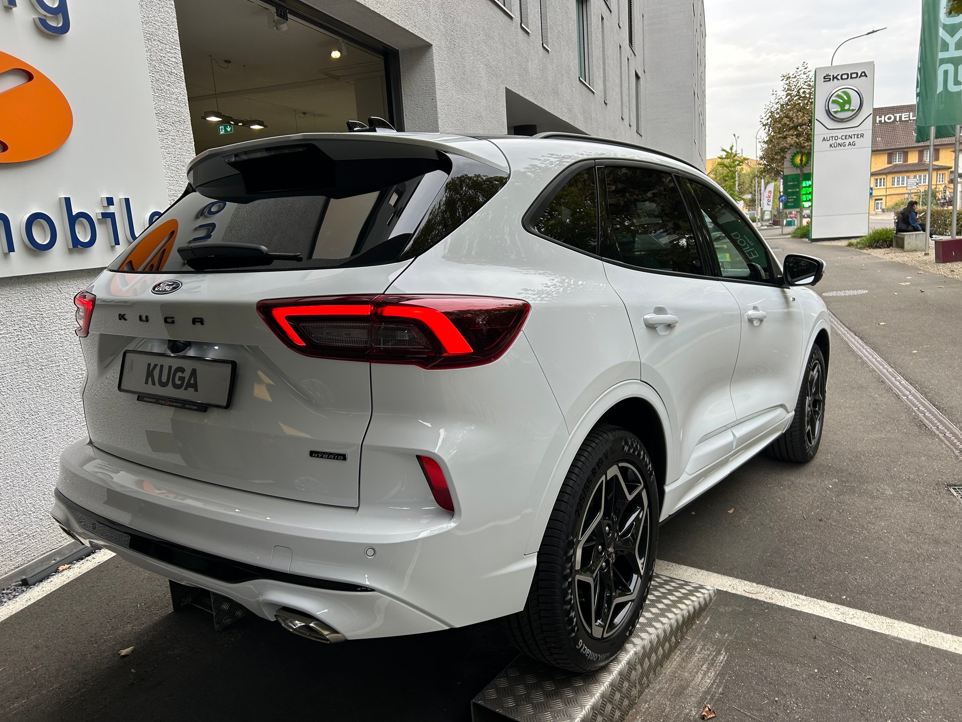 FORD Kuga 2.5 PHEV ST-Line X FWD-image-4