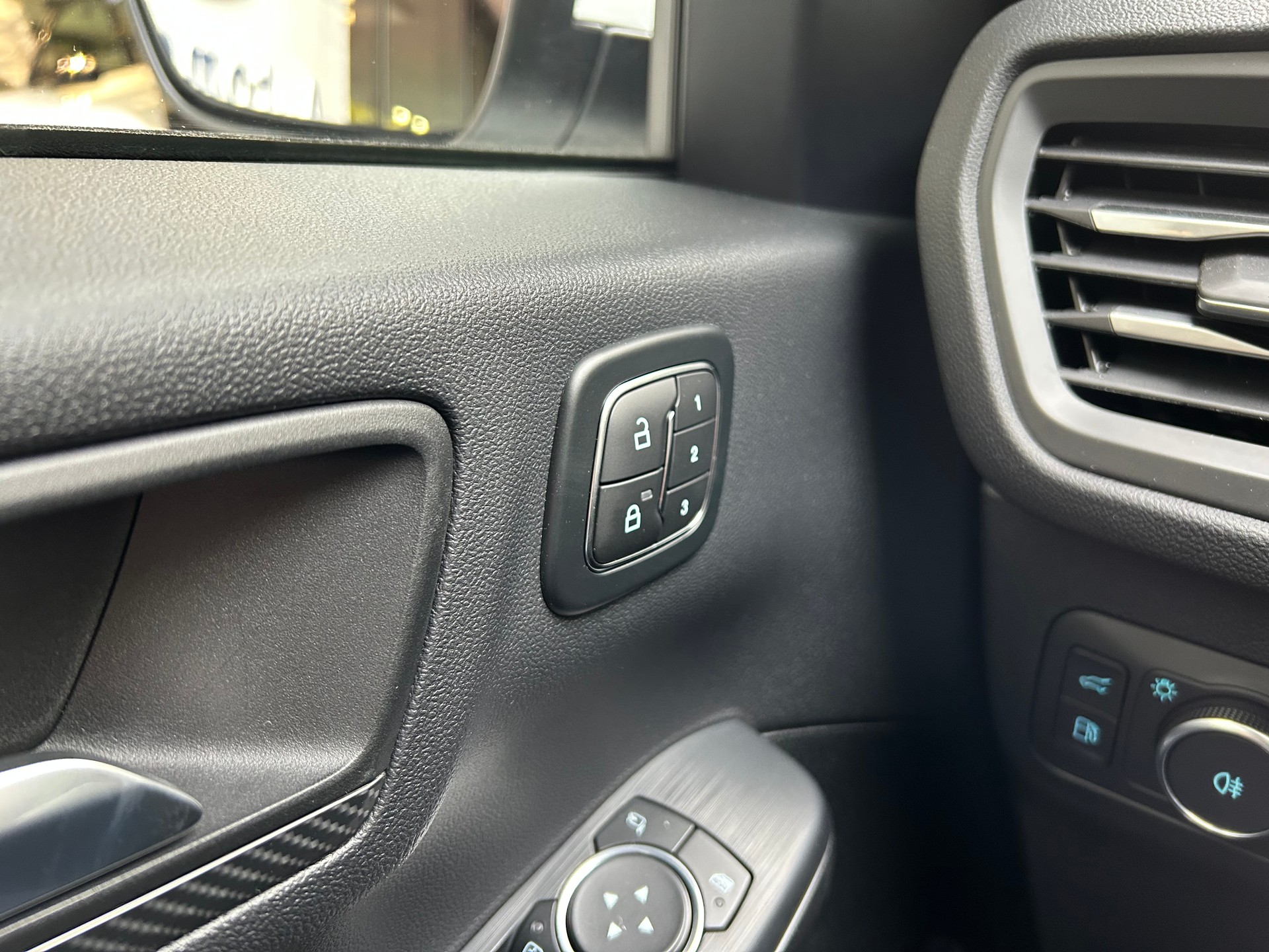 FORD Kuga 2.5 PHEV ST-Line X FWD-image-12