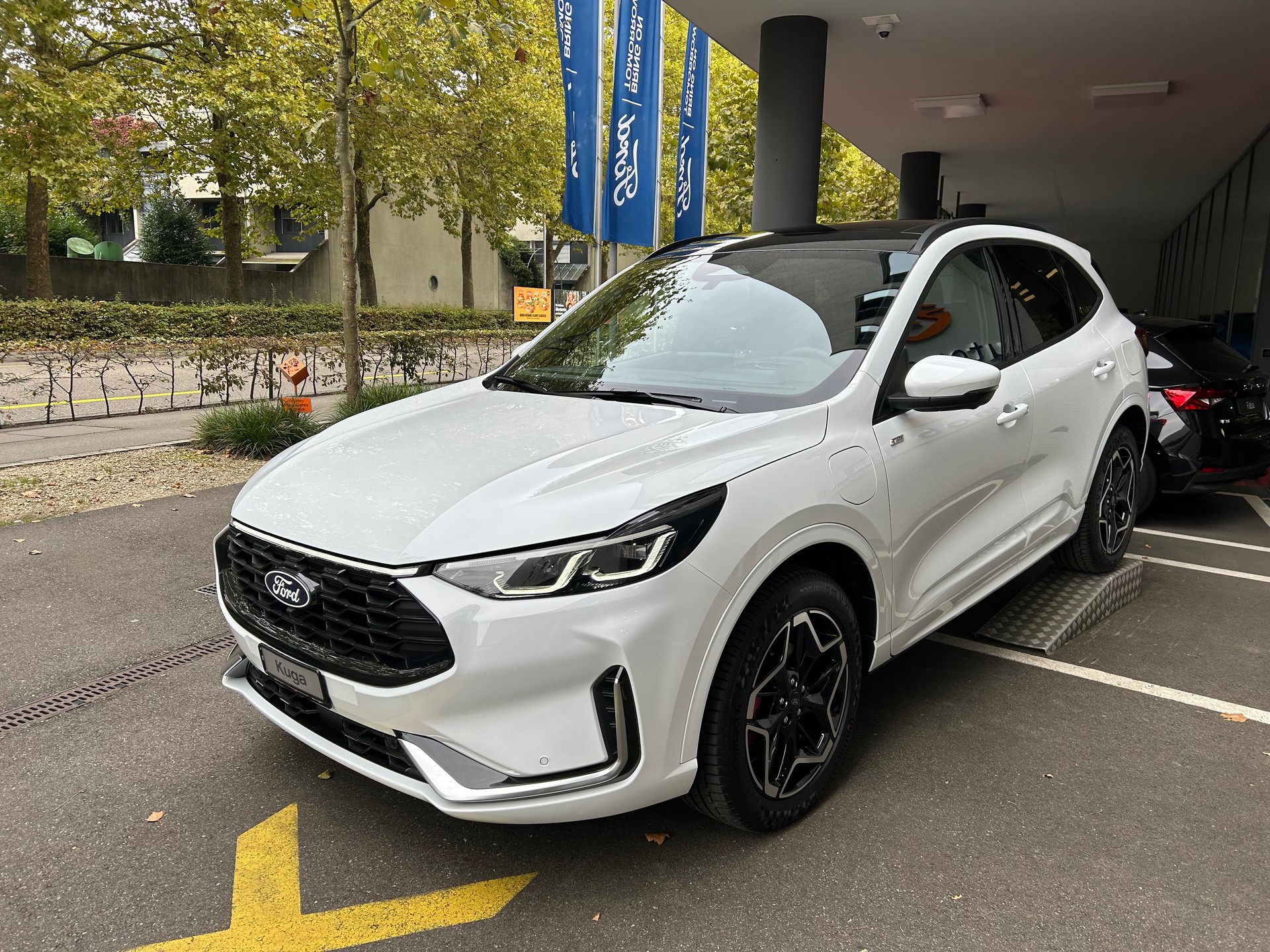 FORD Kuga 2.5 PHEV ST-Line X FWD-image-2