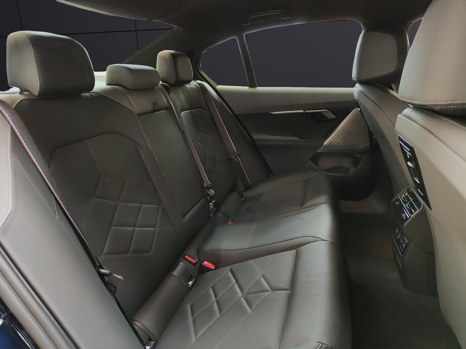 BMW 550e xDrive-image-16