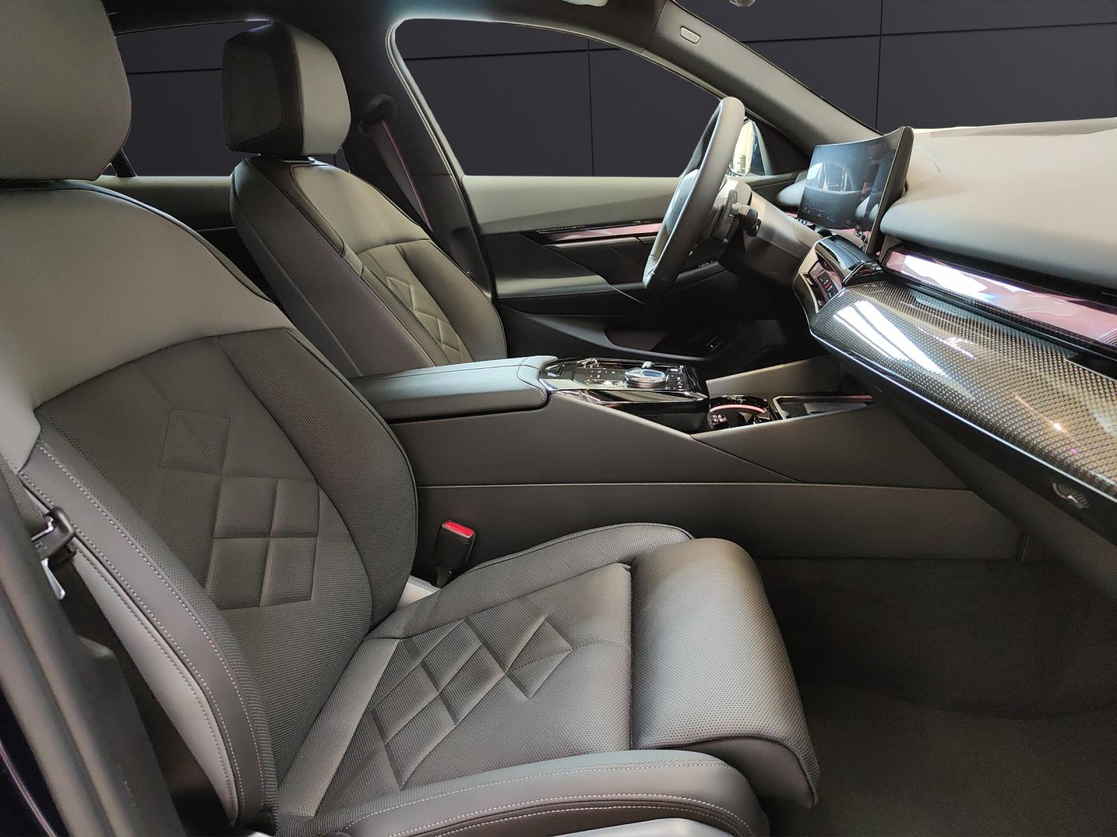 BMW 550e xDrive-image-7