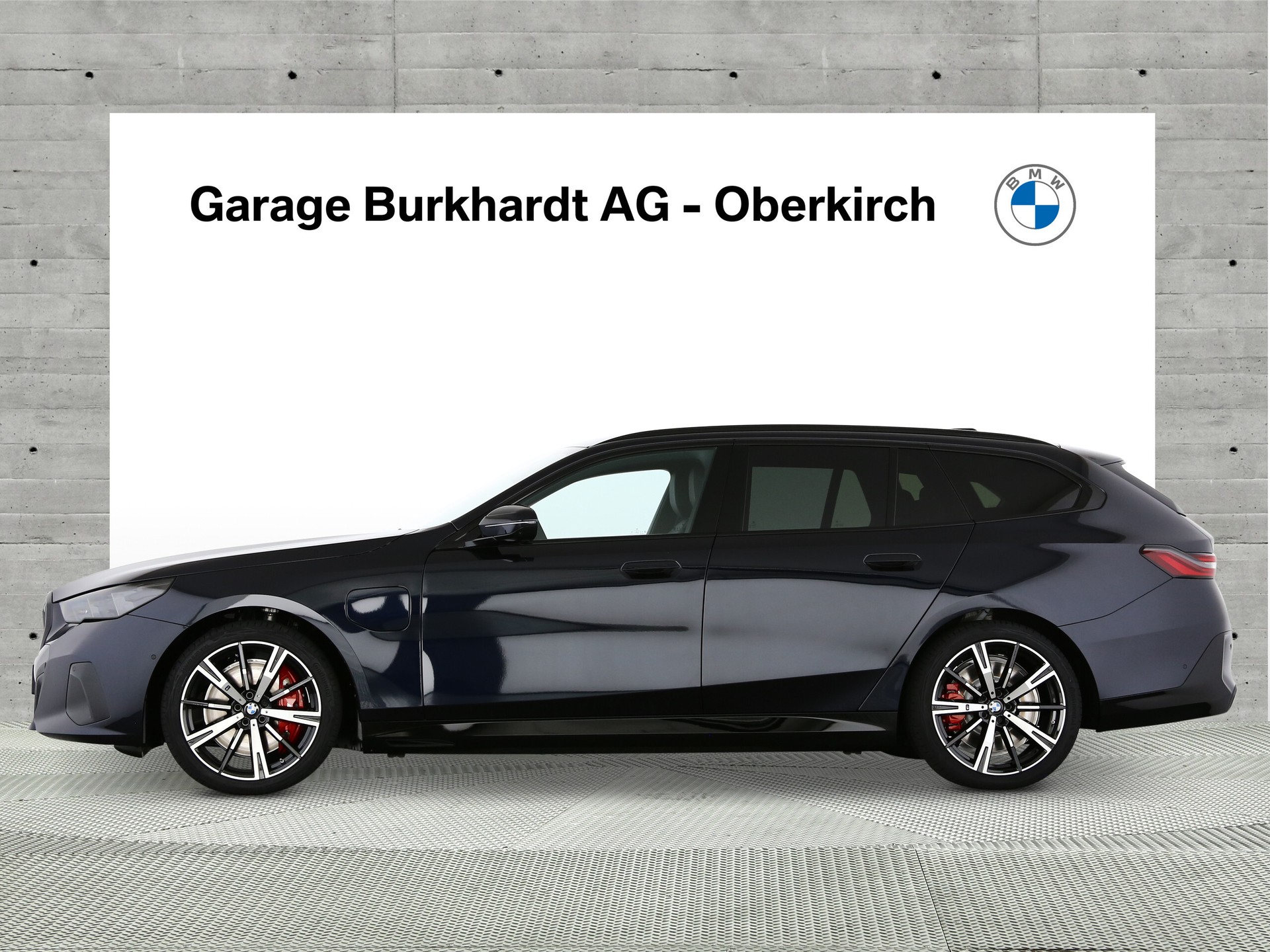 BMW 550e xDr M Sport Pro Tour-image-2