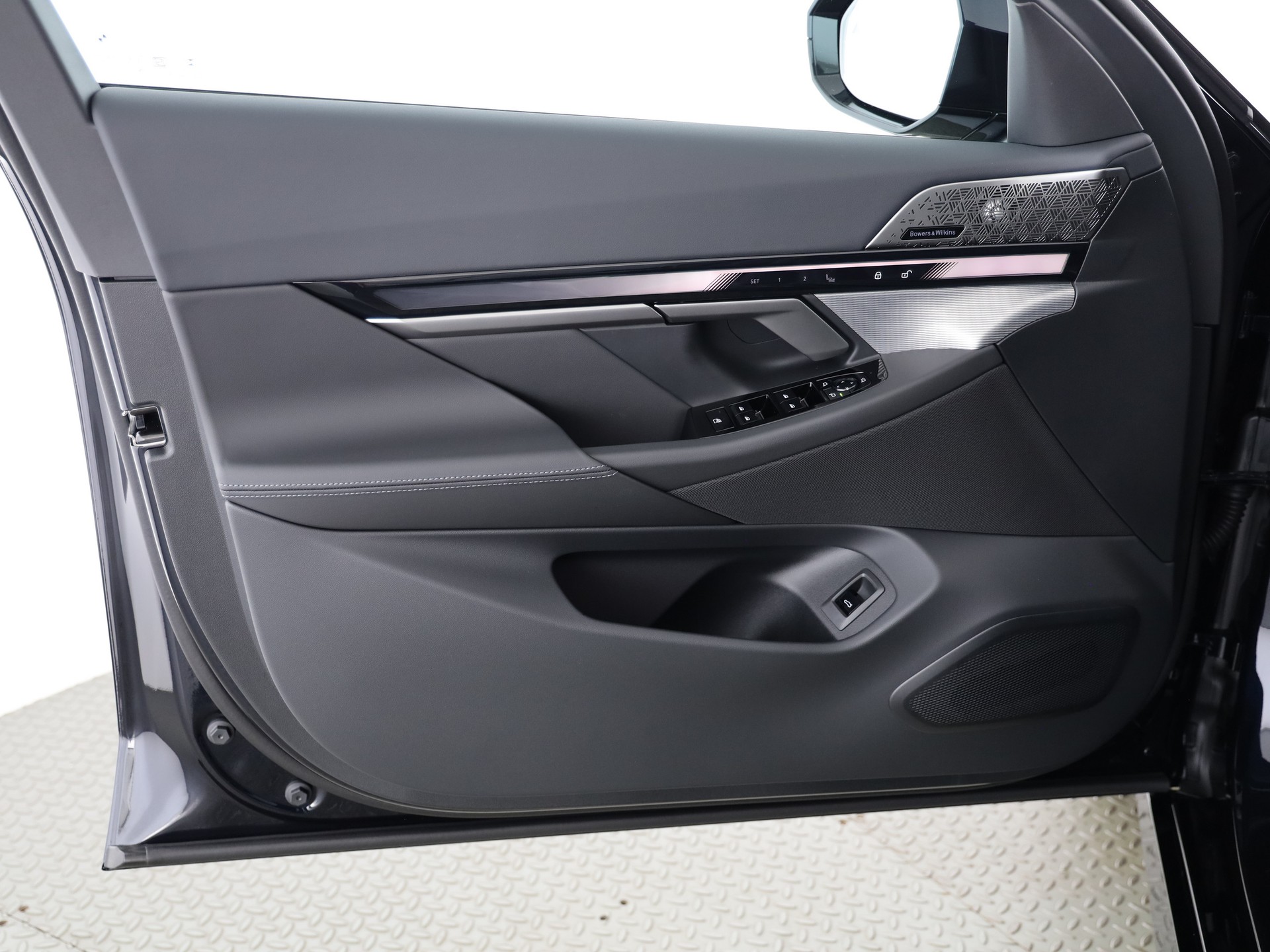 BMW 550e xDr M Sport Pro Tour-image-17