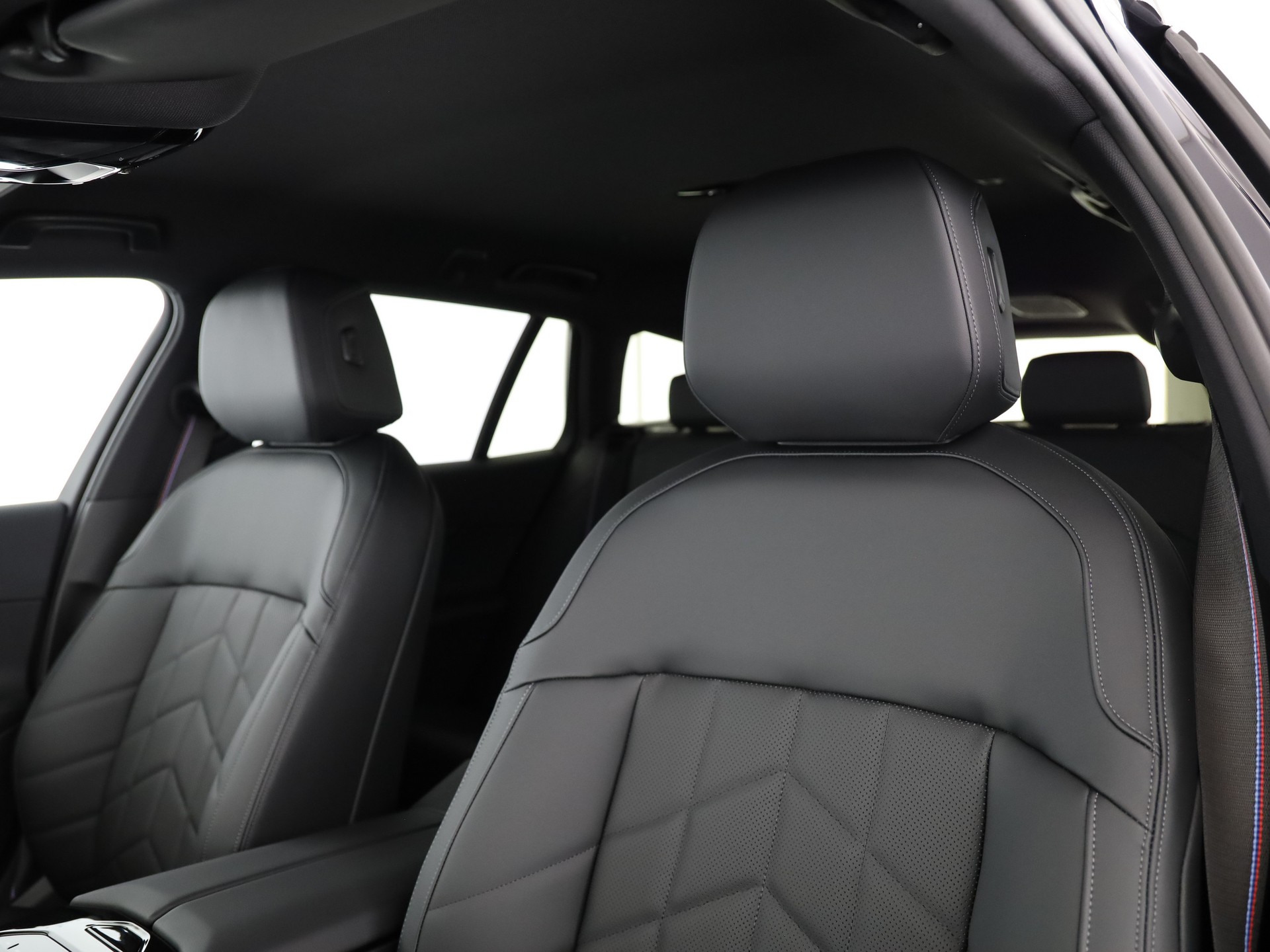 BMW 550e xDr M Sport Pro Tour-image-19