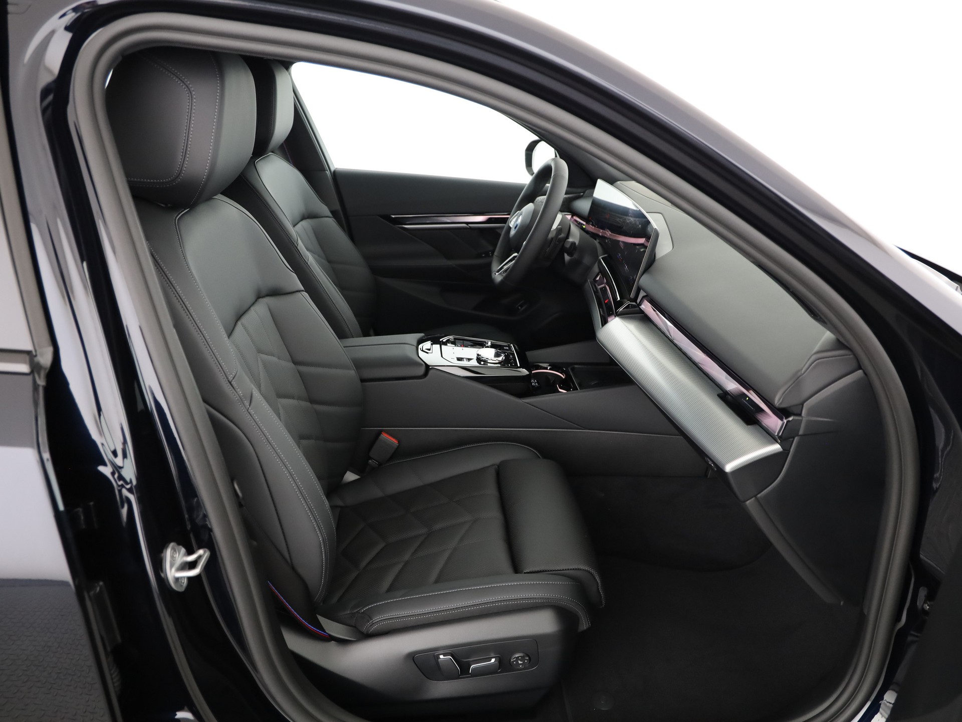 BMW 550e xDr M Sport Pro Tour-image-22
