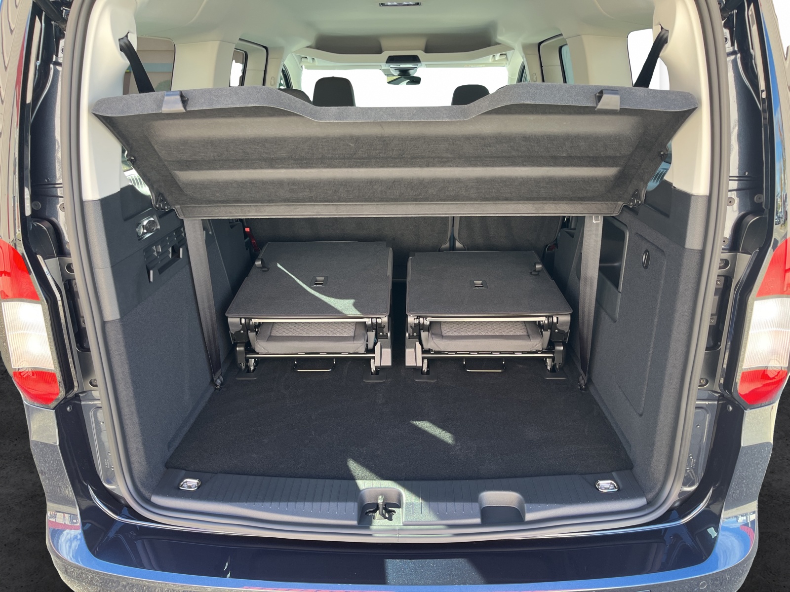 FORD Tourneo Grand Connect 1.5 EcoBoost 114 Titanium-image-8