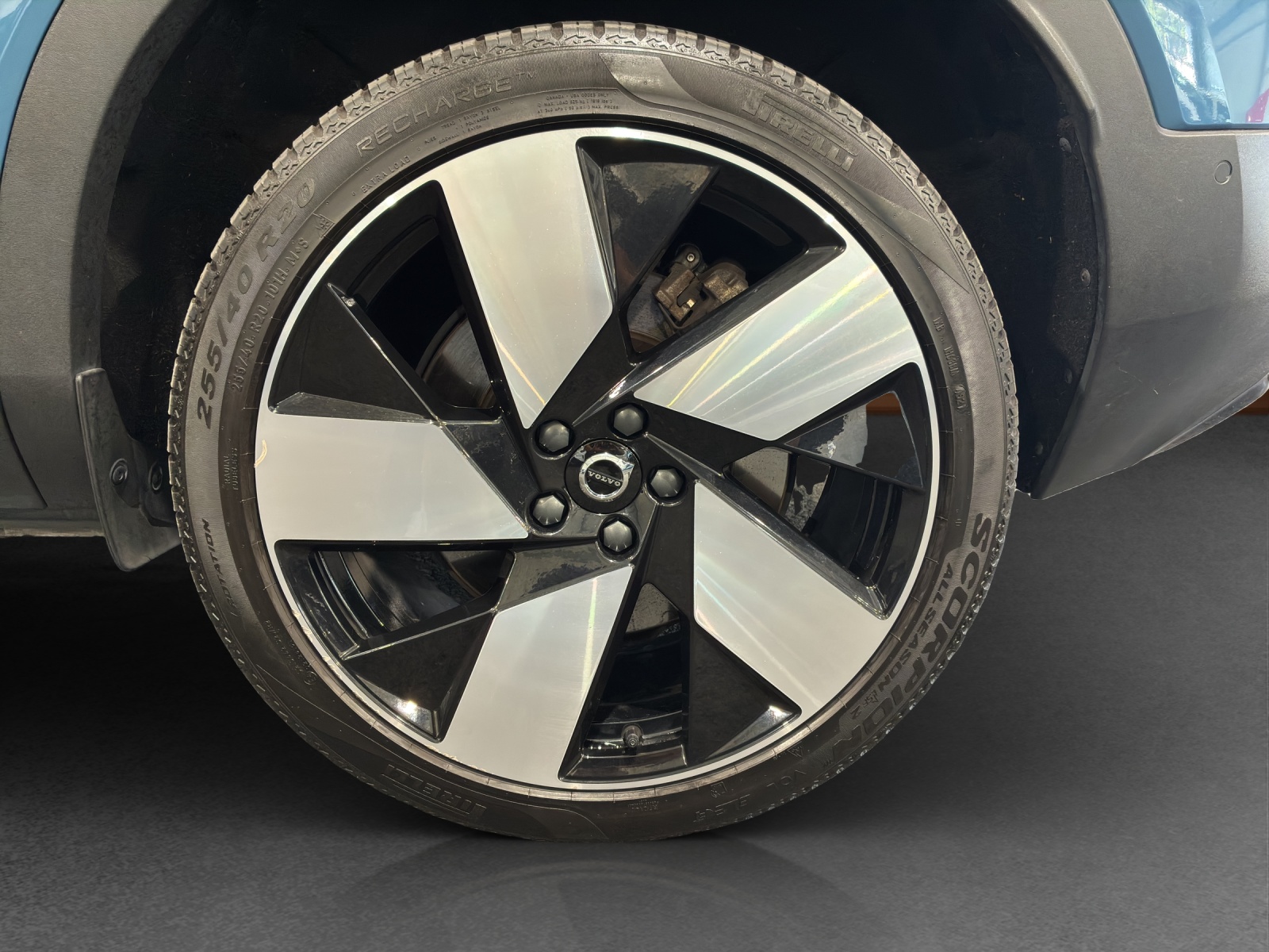 VOLVO C40 E80 Ultimate AWD-image-13
