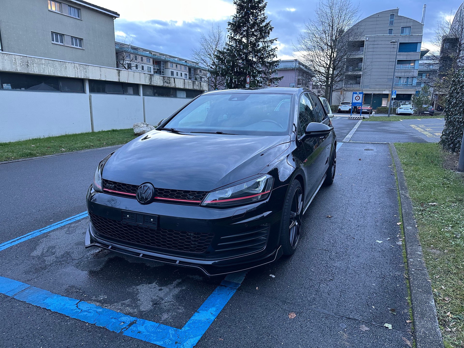 VW Golf 2.0 TSI GTI-image-1