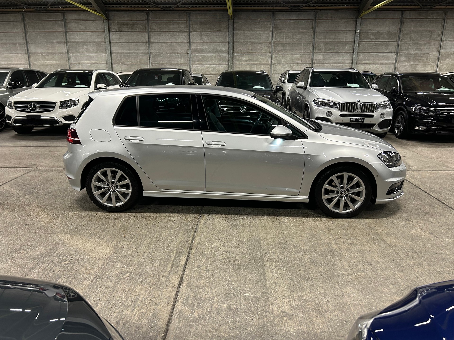 VW Golf 1.2 TSI R-LINE DSG-image-2