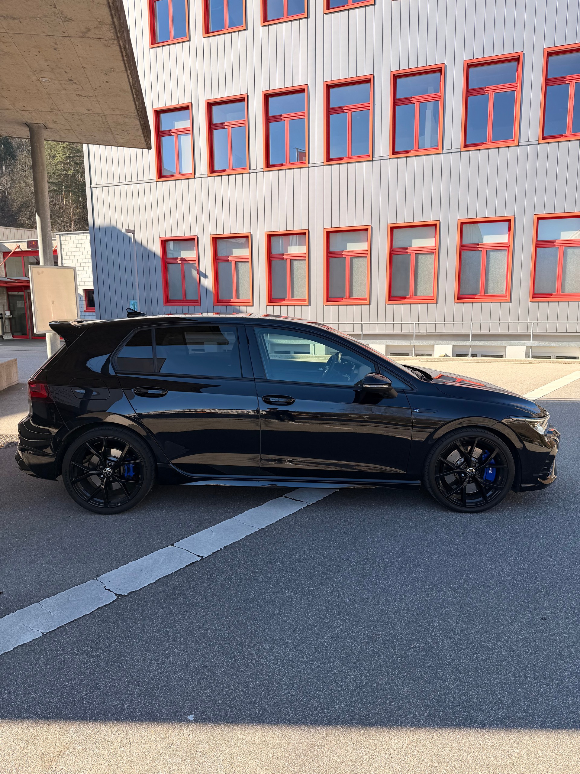 VW Golf 2.0 TSI R DSG 4Motion-image-2